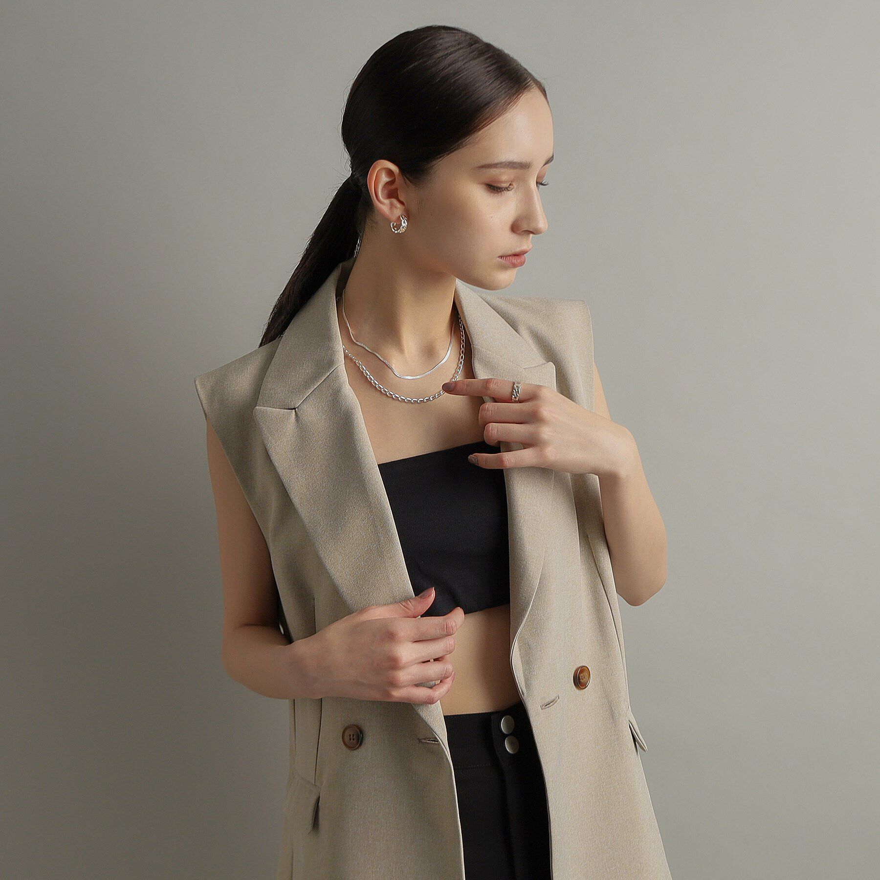 COCOSHNIK ONKITSCH「シルバー フラットカーブチェーンモチーフピアス」|ピアス|