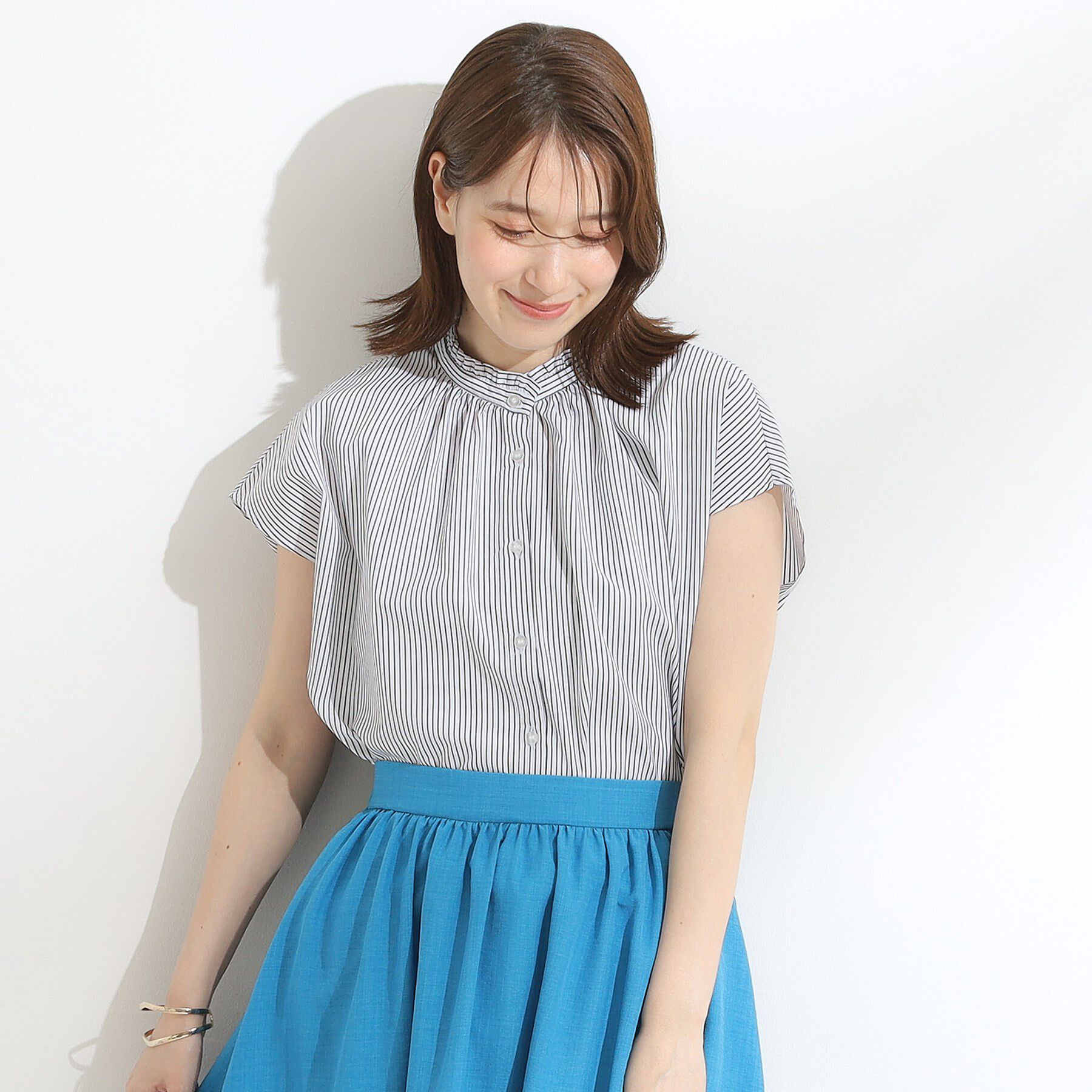 SHOO･LA･RUE「【洗える/S-LL】プチフリル襟が女性らしい フレンチスリーブシャツ」|シャツ・ブラウス|