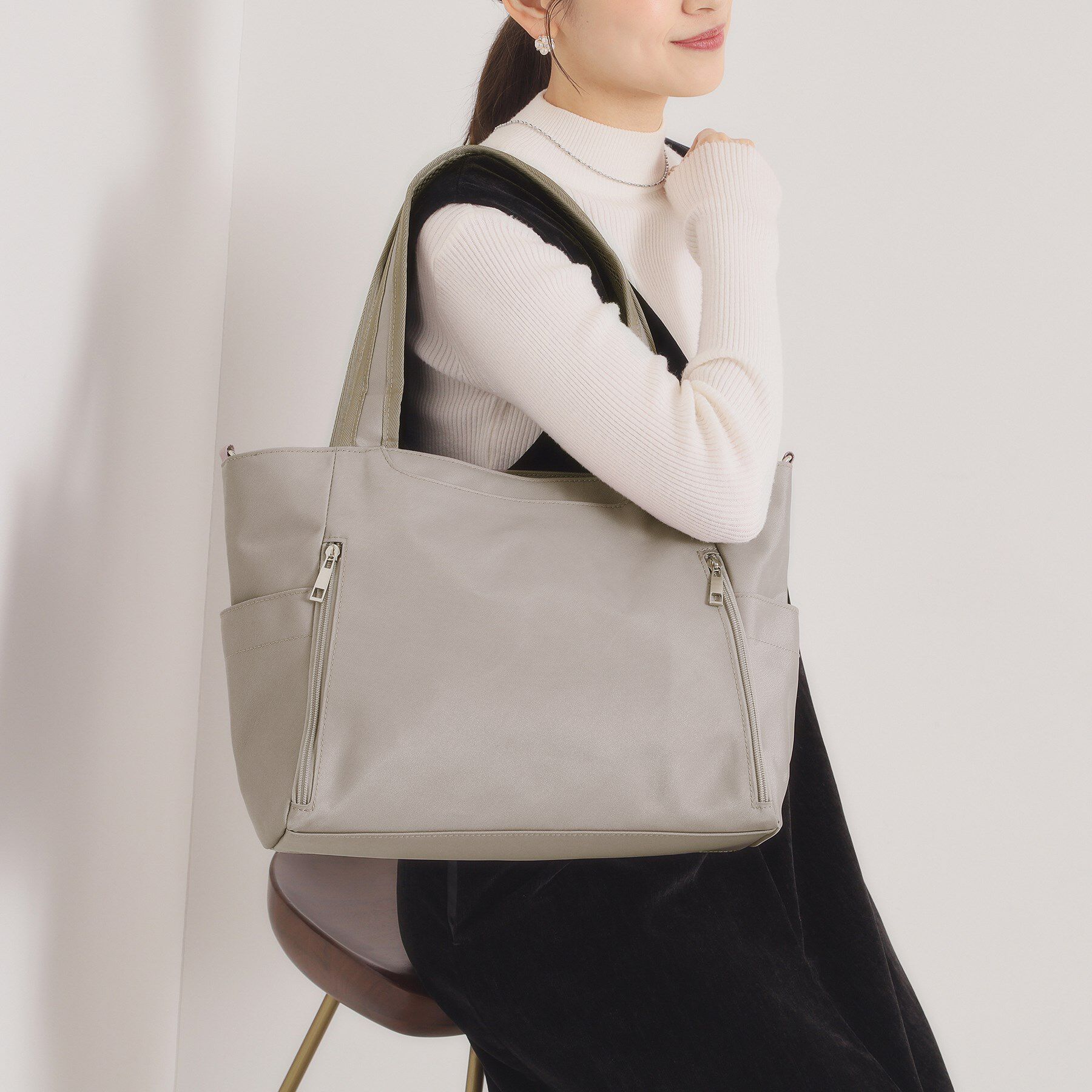 ITS&rsquo;DEMO「＜人間工学＞撥水A4トート」|トートバッグ|グレージュ(050)