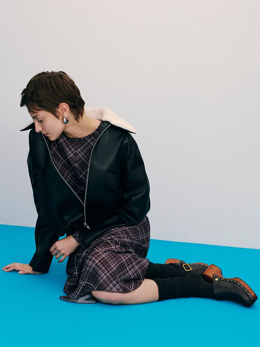 Mila Owen「メタルボリュームカーブイヤリング」|イヤリング|