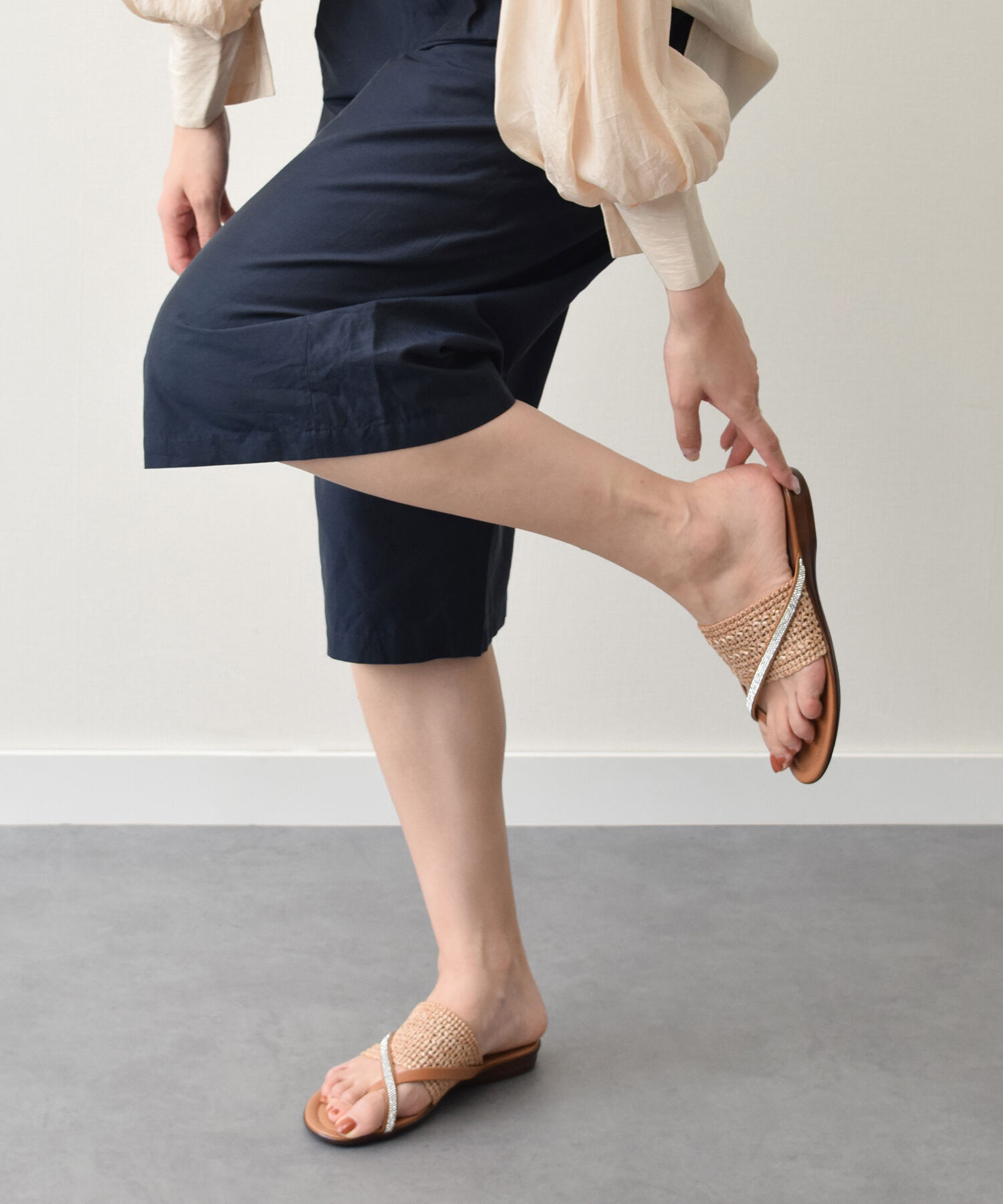 IMPORT SELECT「【ITALIAN SHOEMAKERS】ビジュークロスストラップトングサンダル(952352)」|サンダル|