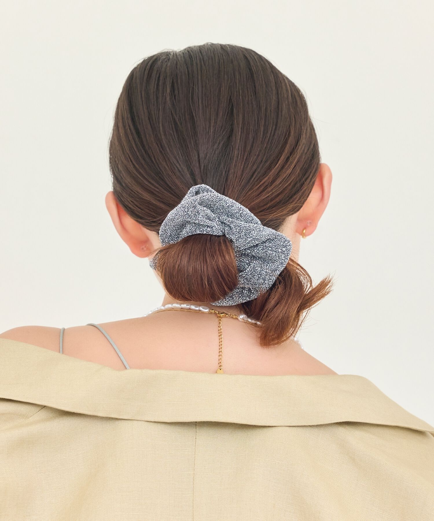 Phoebe「メタルグリッターシュシュ　グレー」|ヘアゴム・シュシュ|