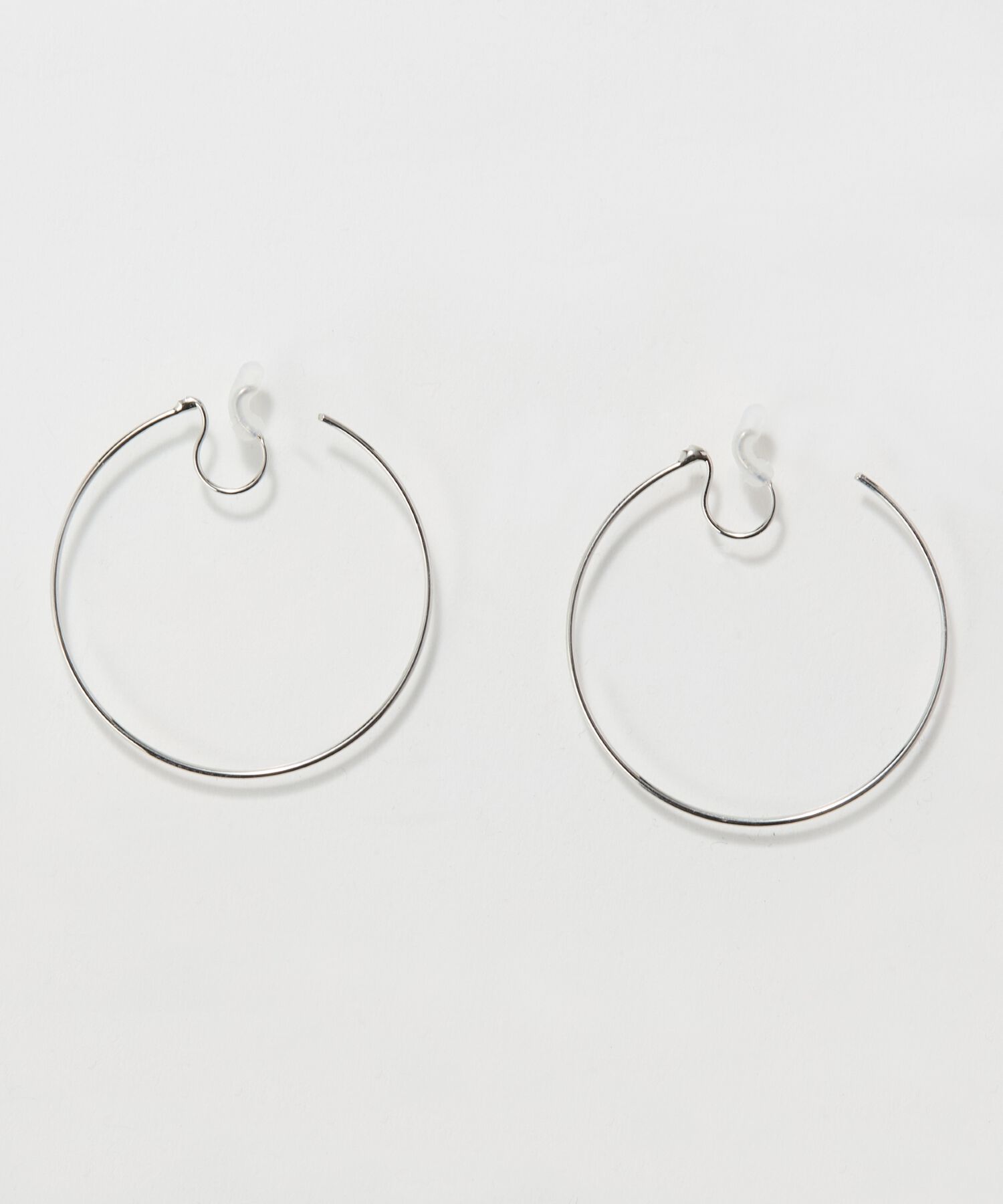 Phoebe「【痛くないシリーズ】ファセットスリムフープライトフィットイヤリング 　シルバー」|イヤリング|