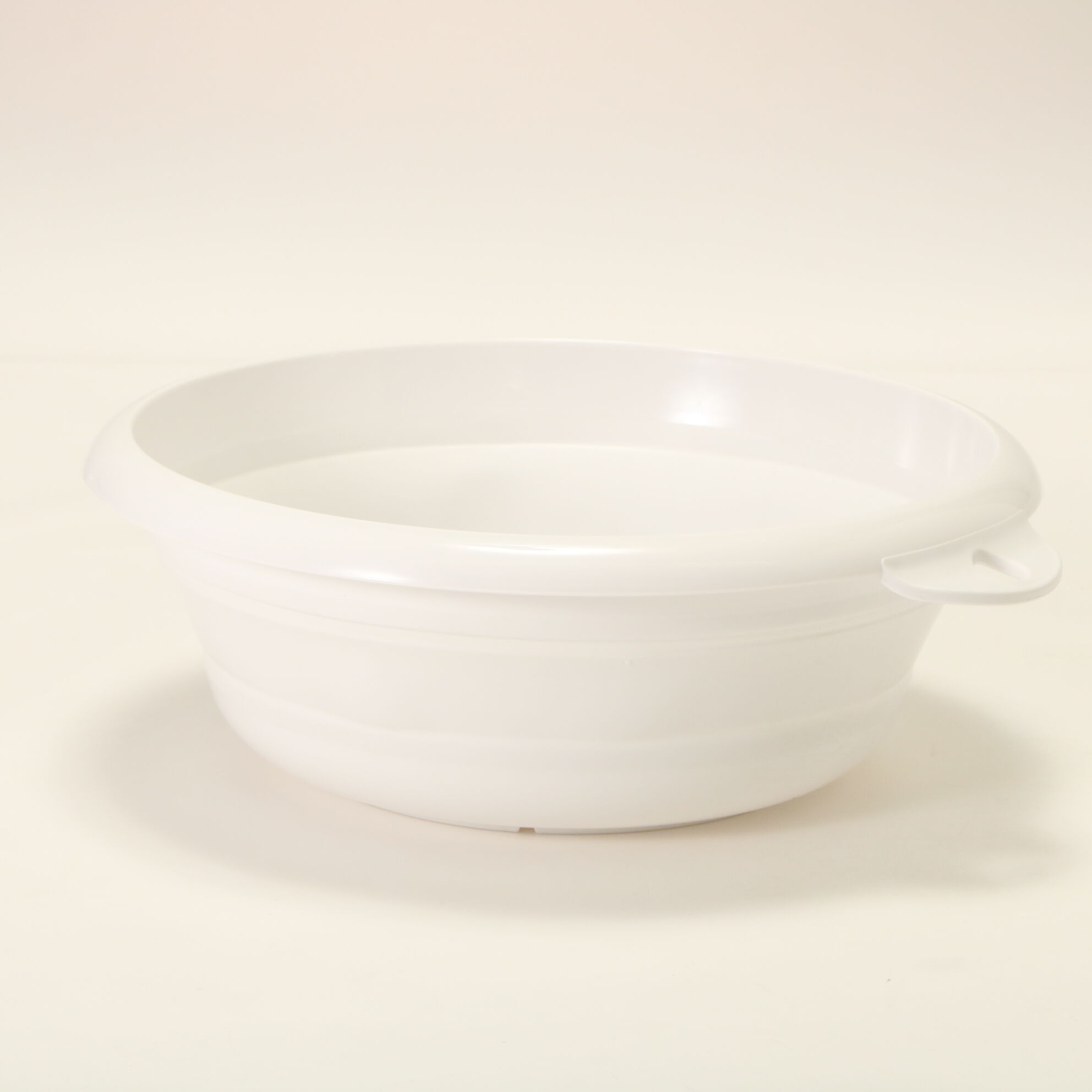 BACKYARD FAMILY「ソフト湯おけ 折りたためる 折りたたみ バス用品 定番 風呂グッズ バスグッズ ハンディーボール」|トイレタリー・ランドリーグッズ|ホワイト1