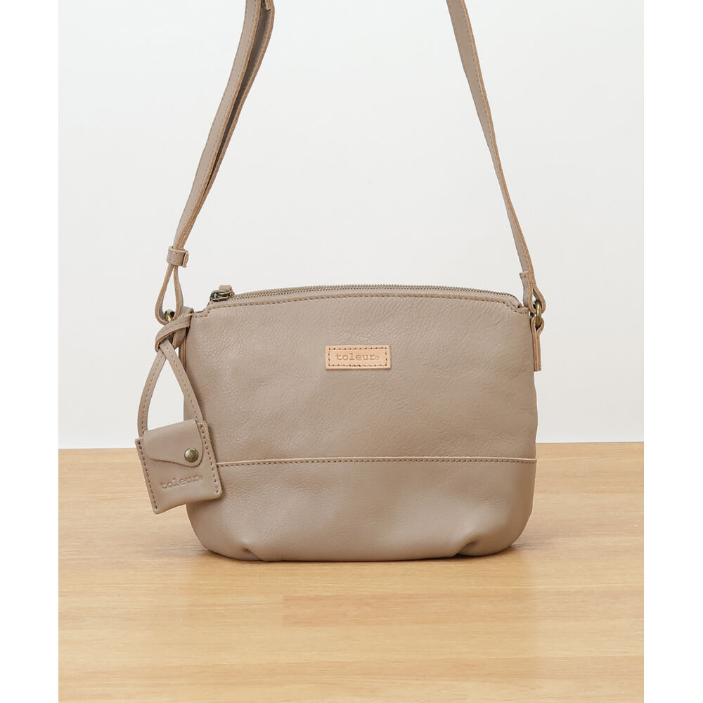 BACKYARD FAMILY「ショルダーバッグ レディース レザー 通販 toleur レザーバッグ バック 牛革 肩掛け」|ショルダー・メッセンジャー|ベージュ1