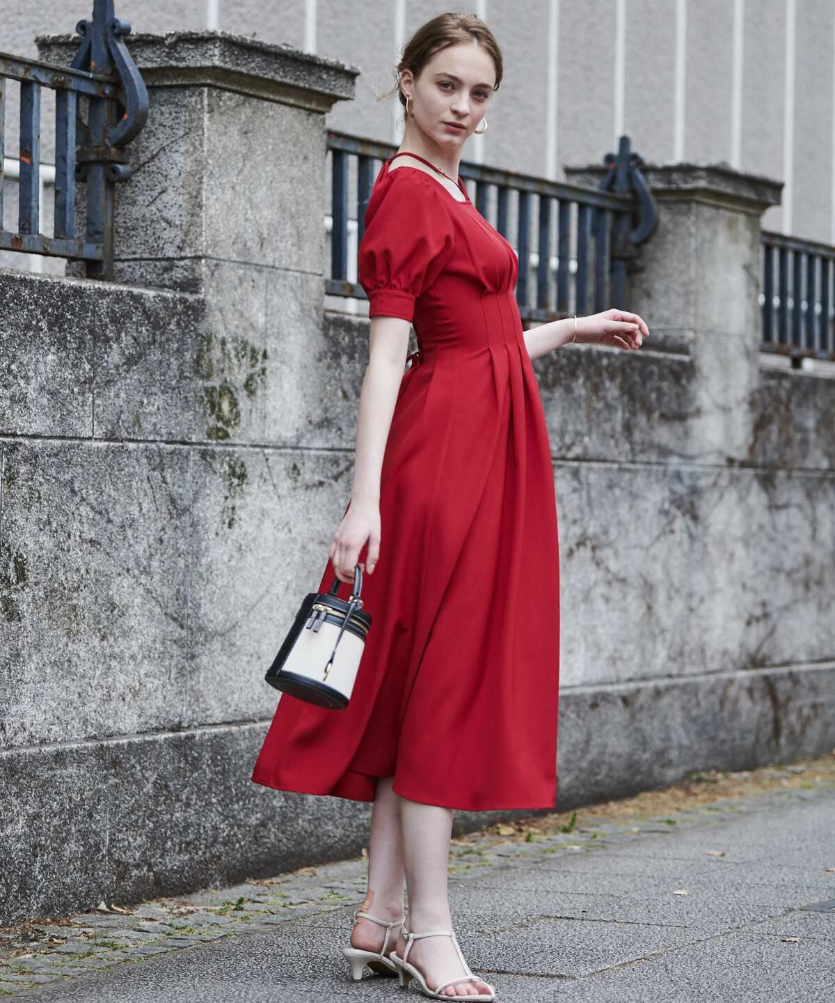 アンドクチュール「ウエストタックホルターリボン半袖ワンピース」|ワンピース|