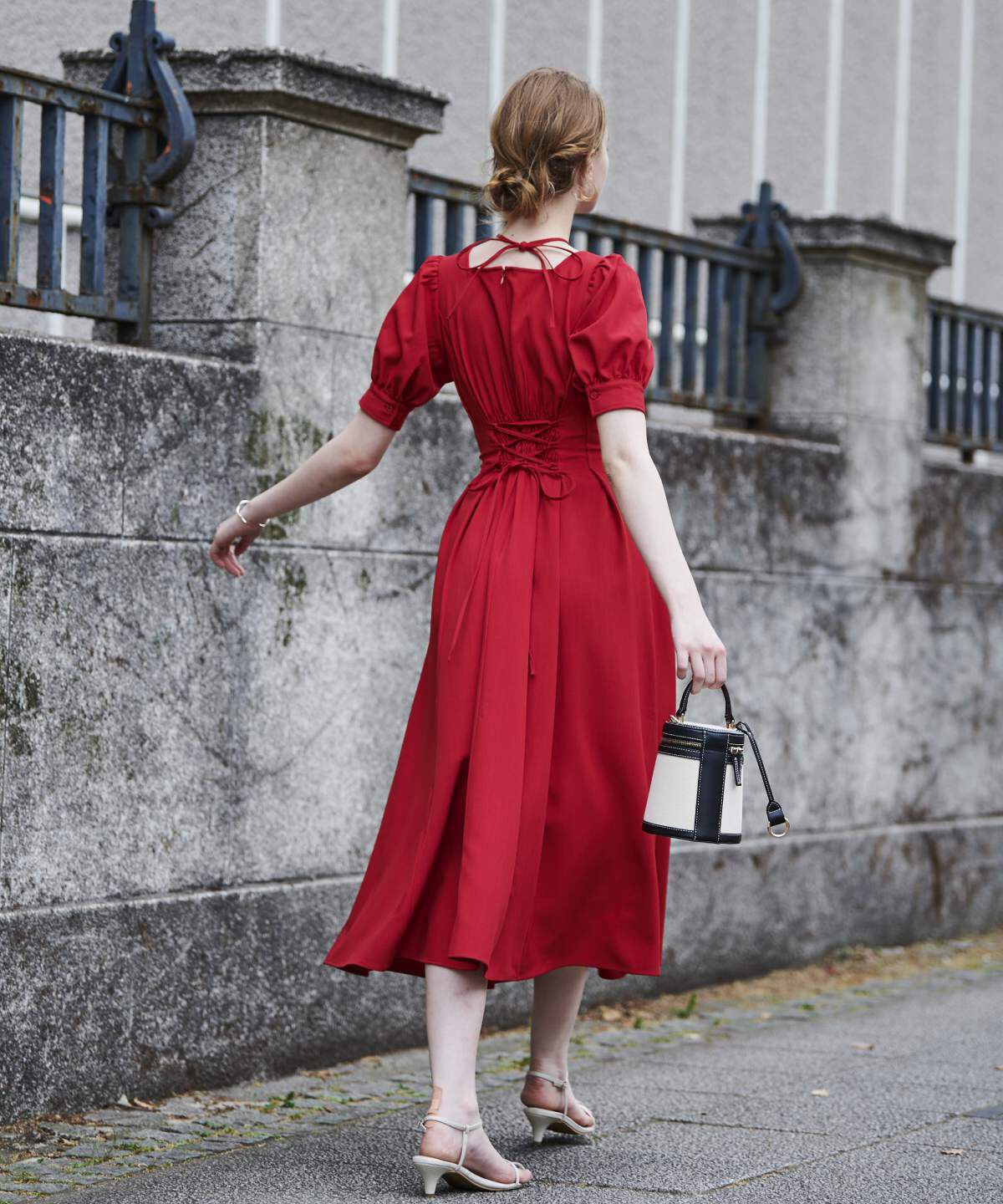 アンドクチュール「ウエストタックホルターリボン半袖ワンピース」|ワンピース|