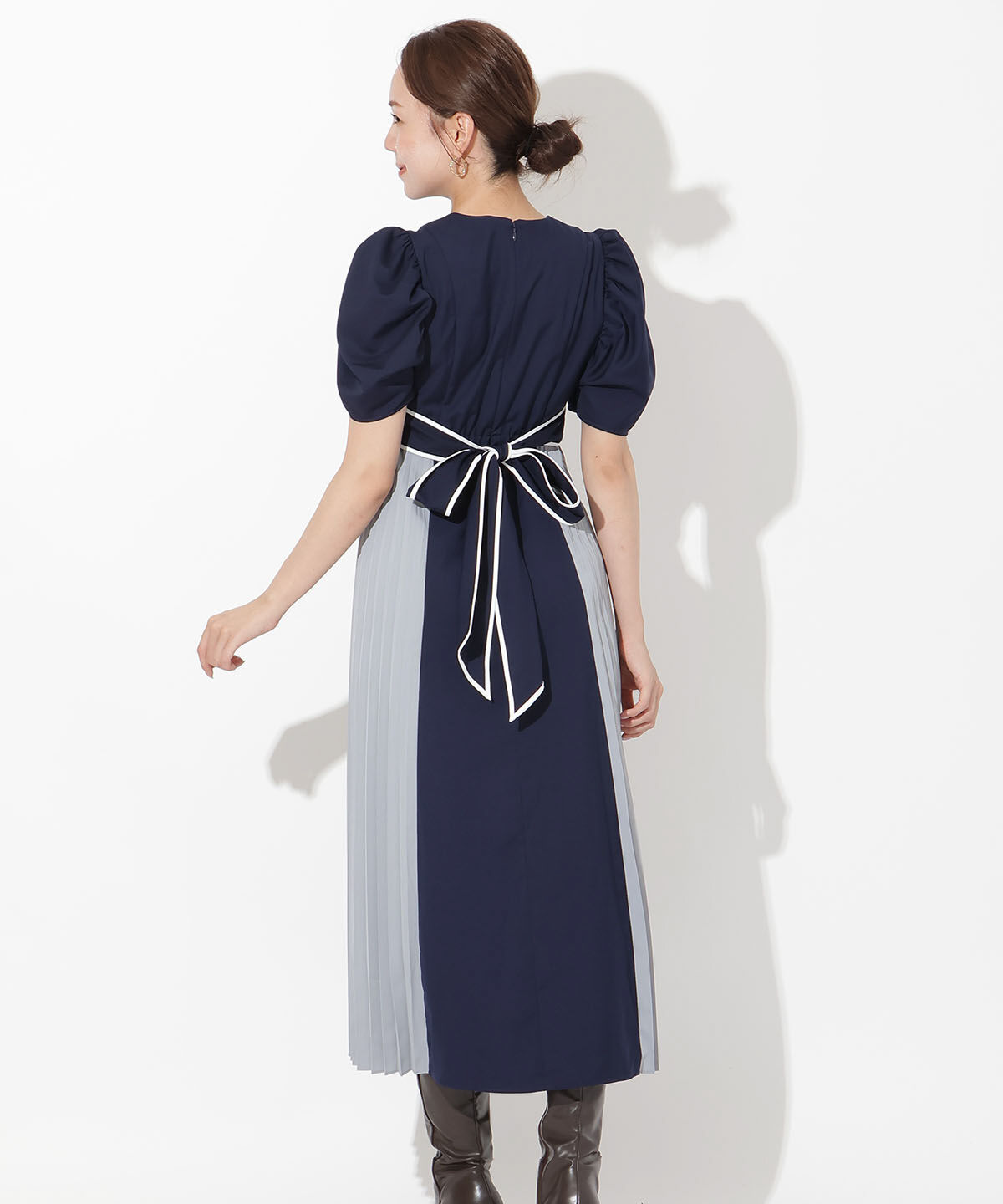 アンドクチュール「配色パイピングVネックワンピース」|ワンピース|