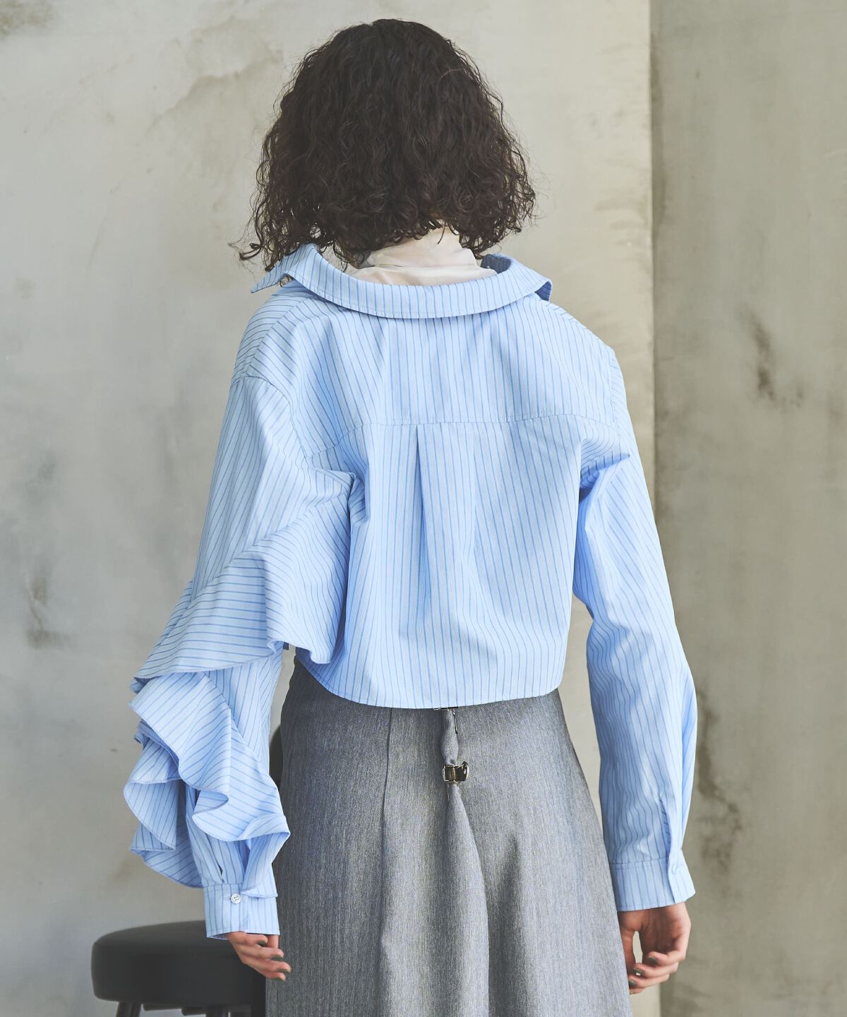 アンドクチュール「ストライプアシメフリルクロップドシャツ」|シャツ・ブラウス|
