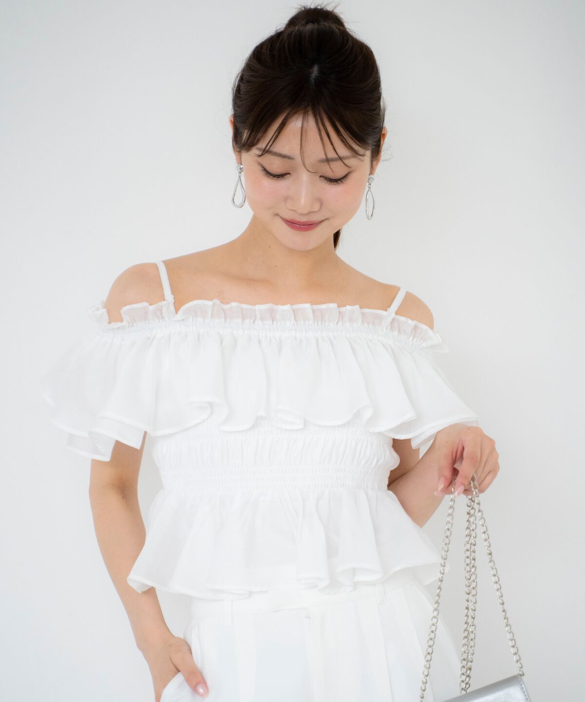 アンドクチュール「エアリーティアードオフショルブラウス」|シャツ・ブラウス|