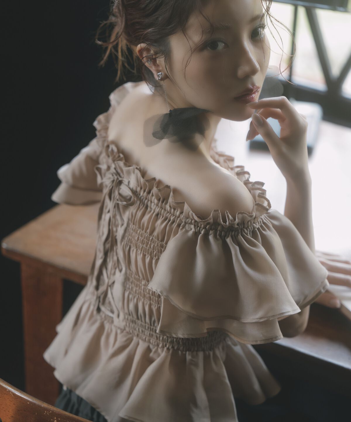 アンドクチュール「エアリーティアードオフショルブラウス」|シャツ・ブラウス|