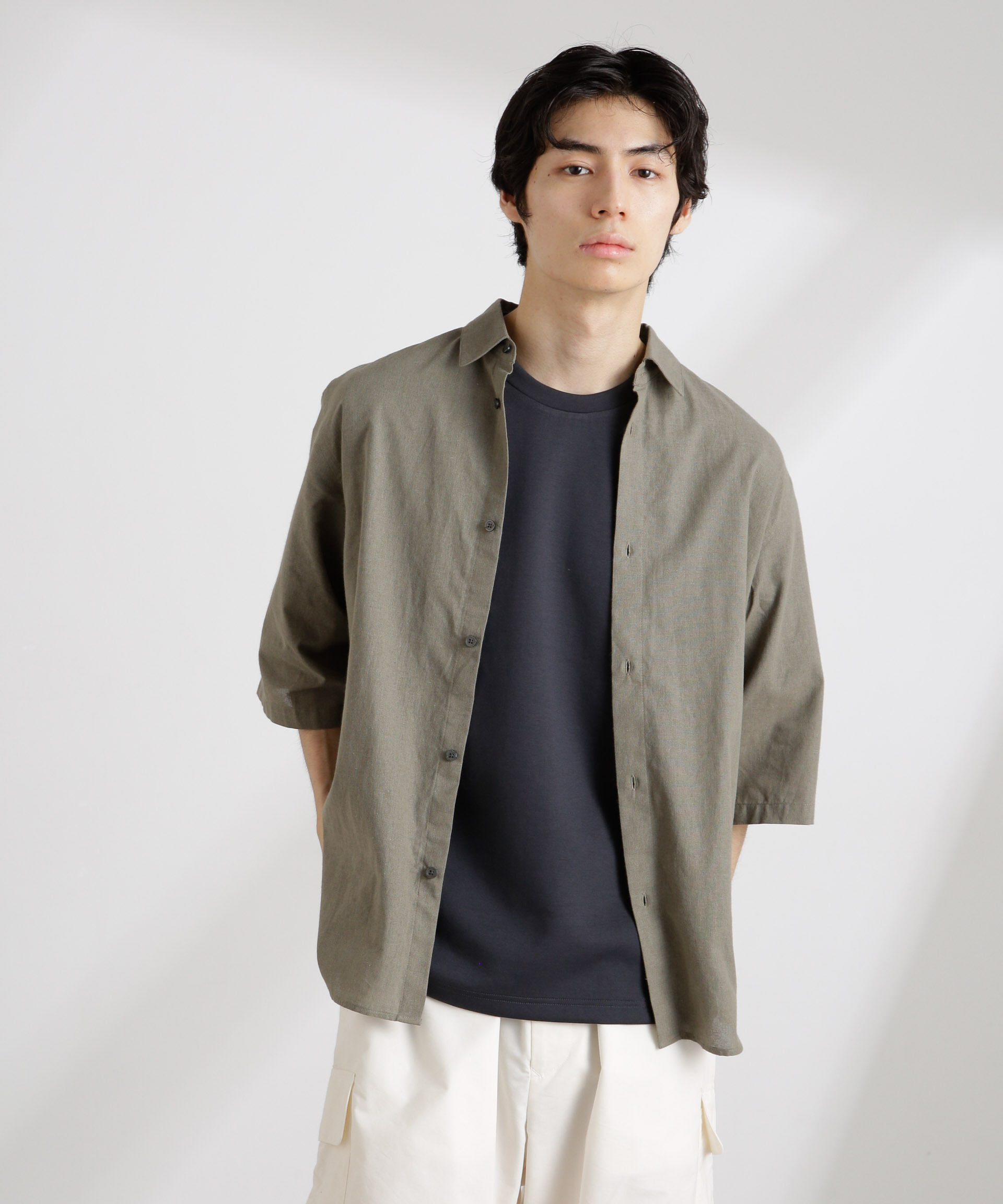 nano･universe「クールマックスリネンレギュラーカラー7分袖」|シャツ・ブラウス|L.カーキ1