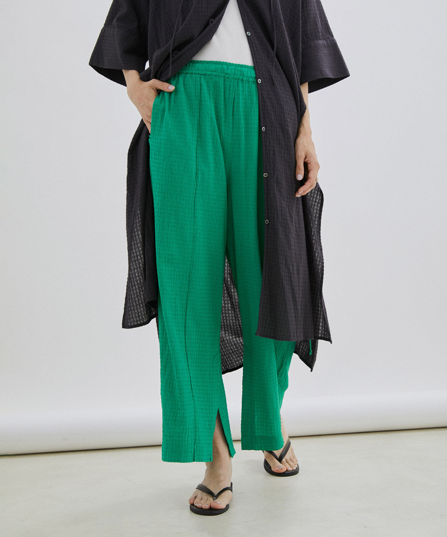 SALON adam et rope'「【NIPPON CULTURE】高島ちぢみサイドスリットイージーパンツ」|その他|グリーン(30)