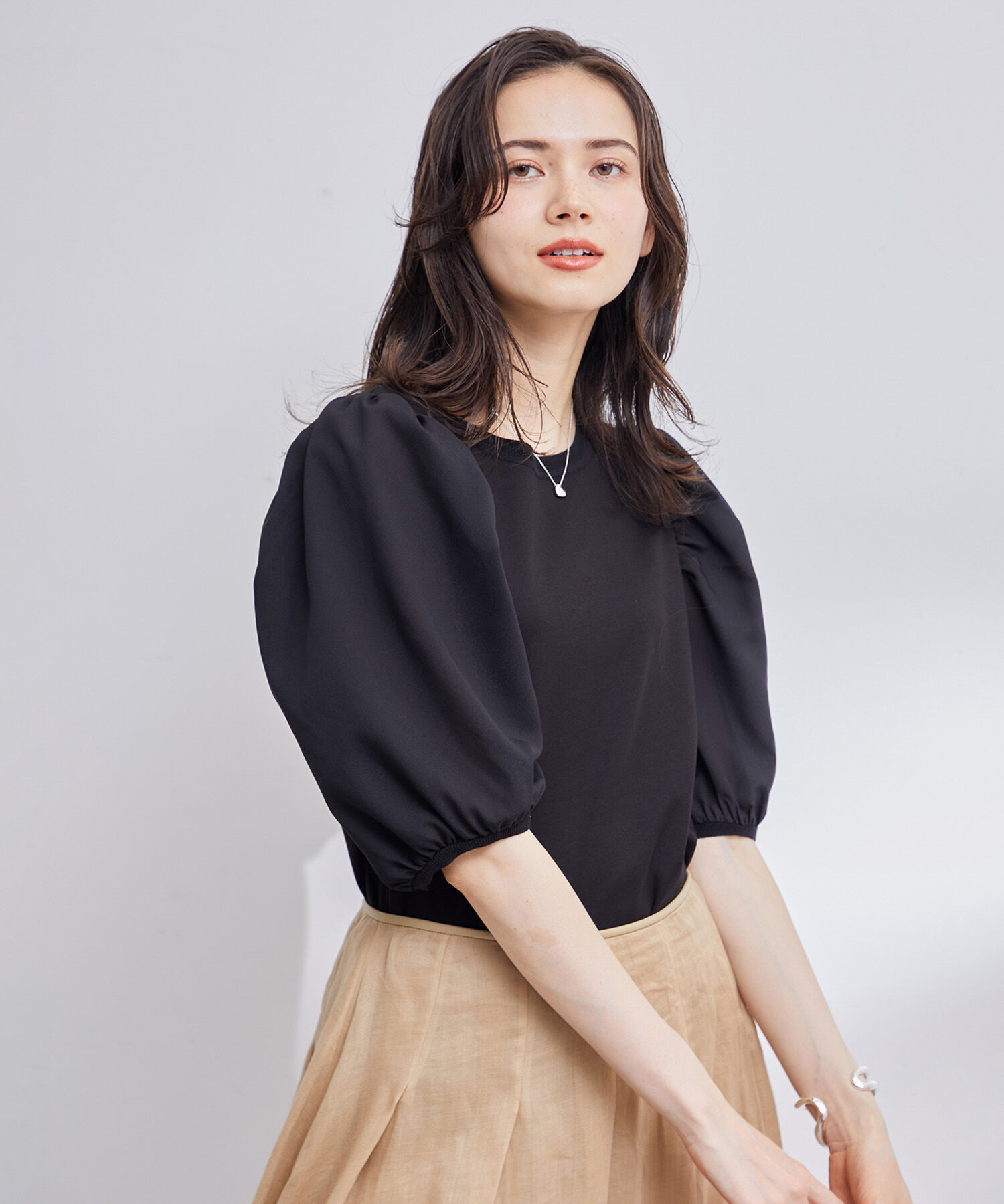 ROPE「【洗える】シフォンコンビギャザーパフスリーブカットソー」|Tシャツ・カットソー|ブラック(01)