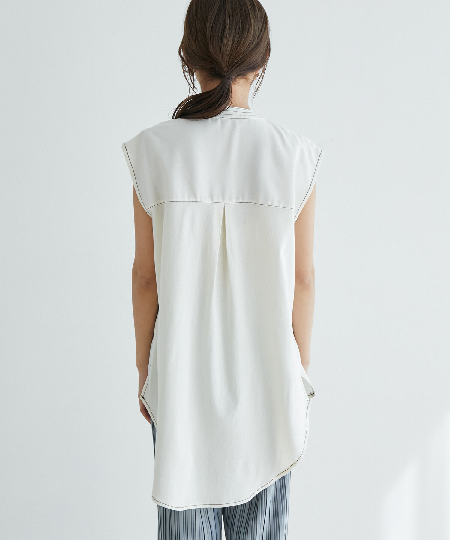 vis-a-vis「ステッチ入りノースリーブブラウス」|シャツ・ブラウス|