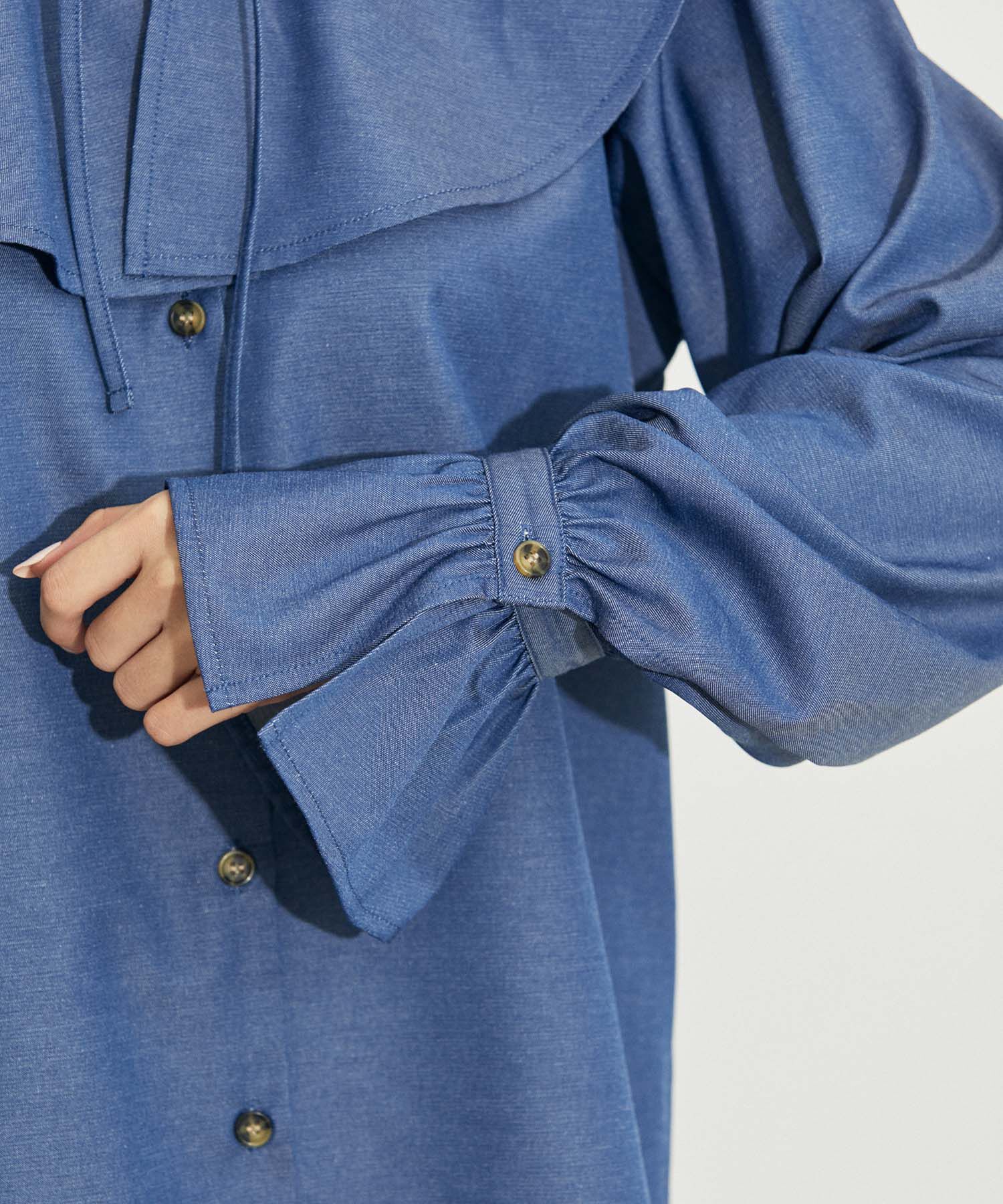 vis-a-vis「【WEB限定】キャンディスリーブシャンブレーフリルカラーブラウス」|シャツ・ブラウス|