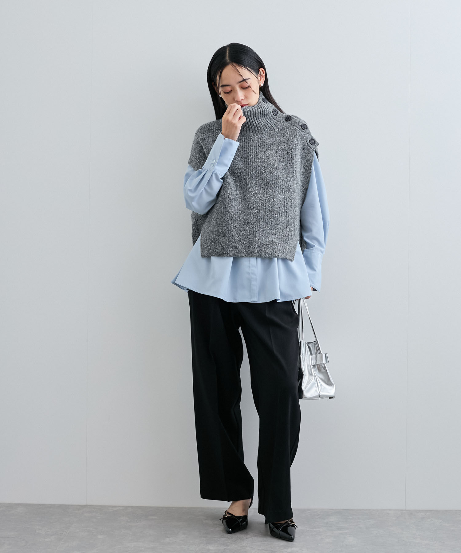 VIS「ラメ混ボタンデザインポンチョベスト」|ニット・セーター|