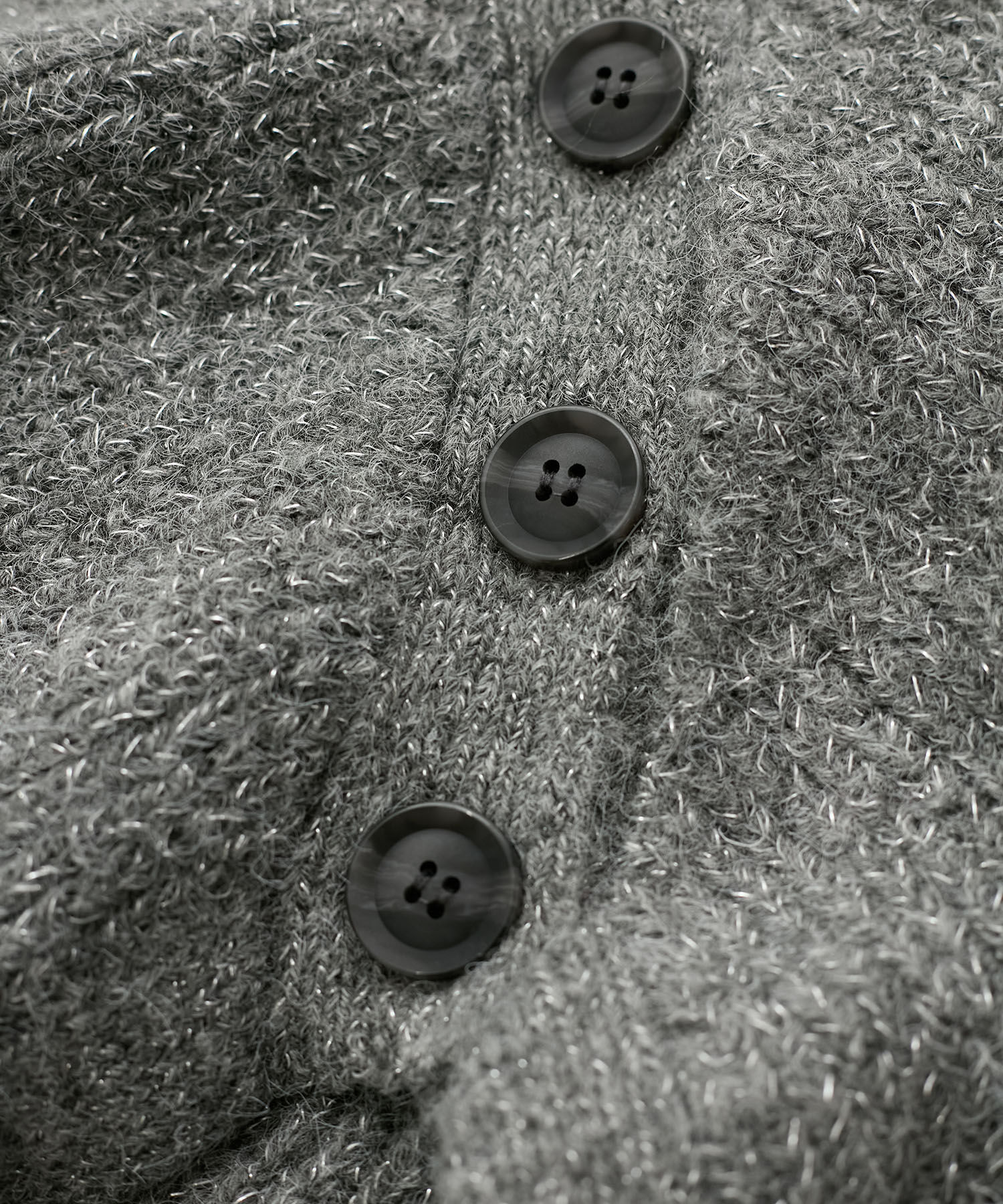 VIS「ラメ混ボタンデザインポンチョベスト」|ニット・セーター|