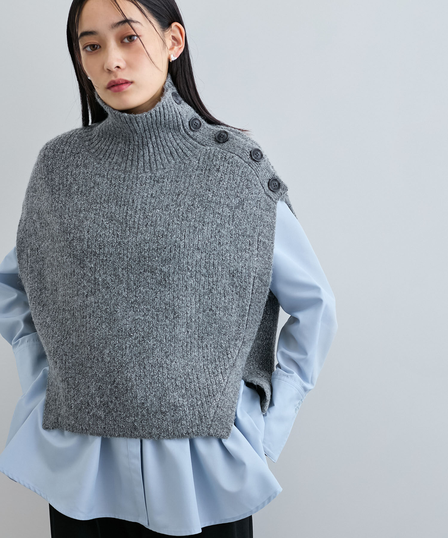 VIS「ラメ混ボタンデザインポンチョベスト」|ニット・セーター|