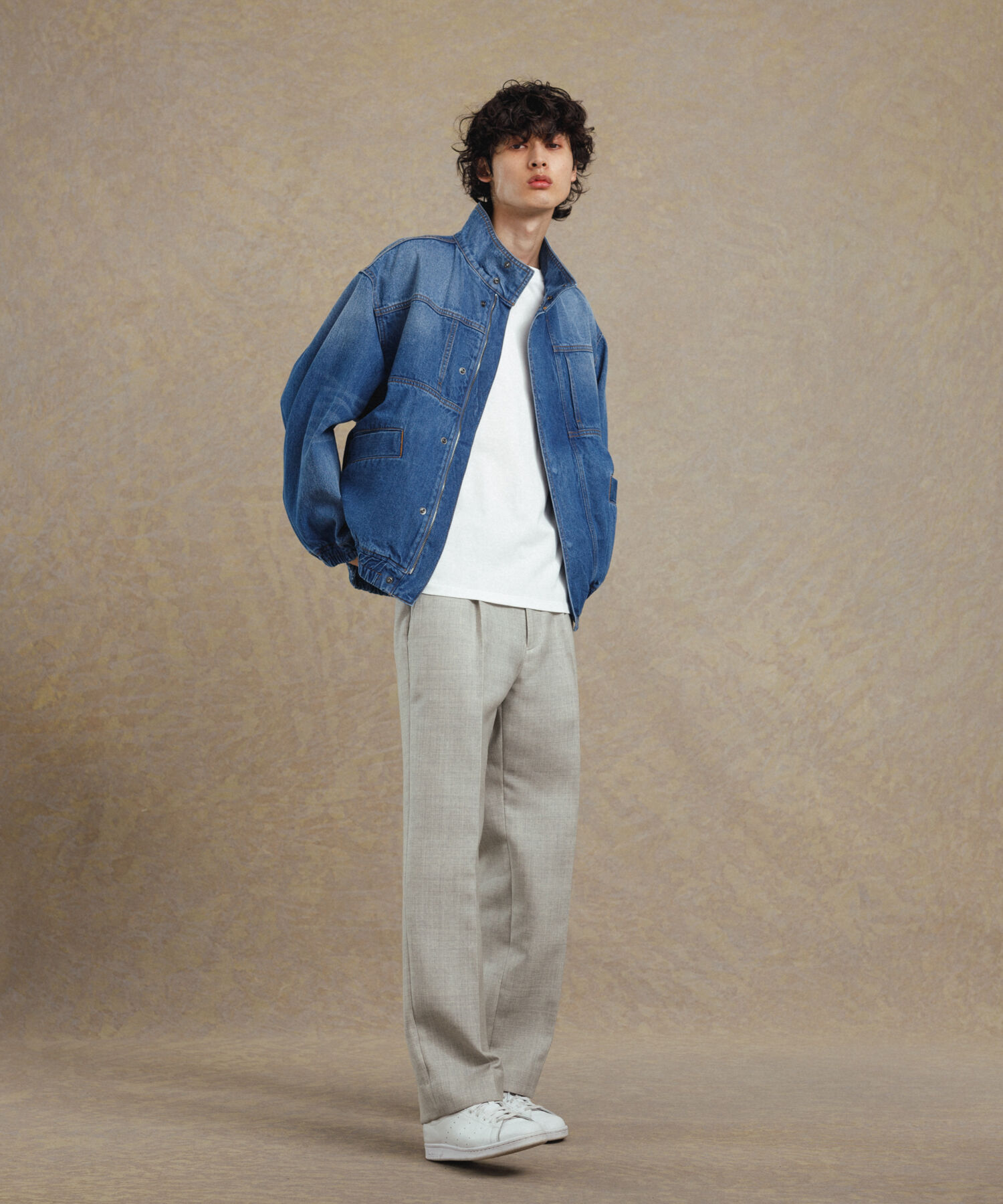 ADAM ET ROPE'「【コットンUSA】ドライタッチ デニム スタンドカラー ブルゾン / Gジャン / サステナブル / セットアップ対」|デニムジャケット|