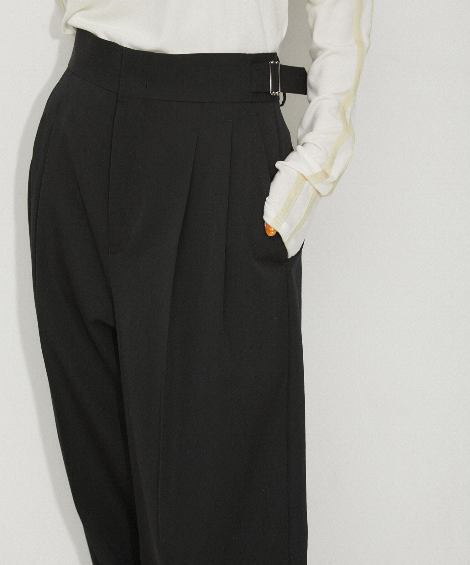 ADAM ET ROPE'「【洗える】ウールギャバ2タックワイドスラックス」|スラックス|