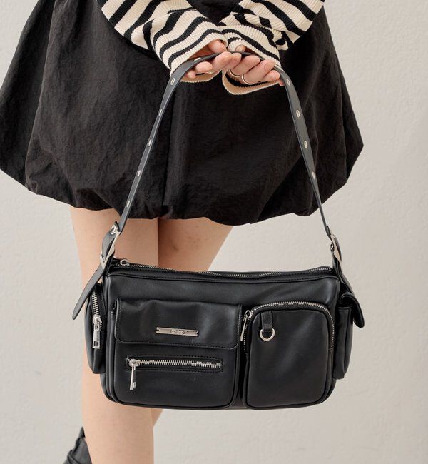  「【4色展開/500mlペットボトル収納可】ポケットデザインショルダーバッグ」|ショルダー・メッセンジャー|ブラック