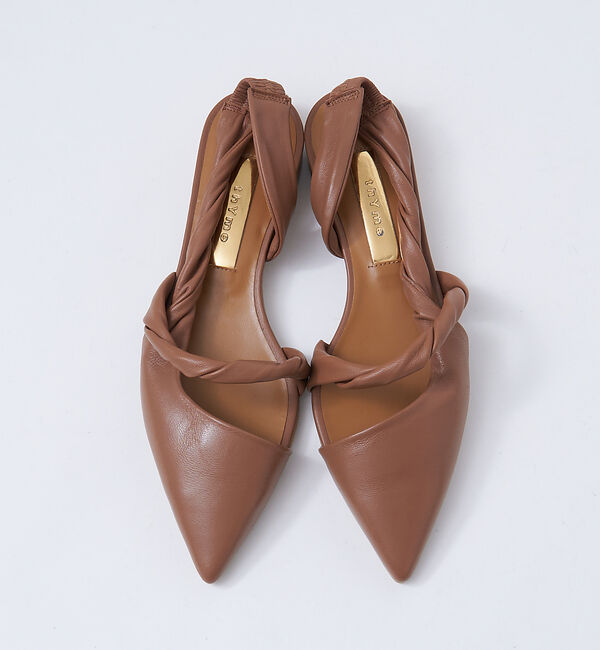 AU BANNISTER「thYme/ひねりストラップサンダル」|サンダル|