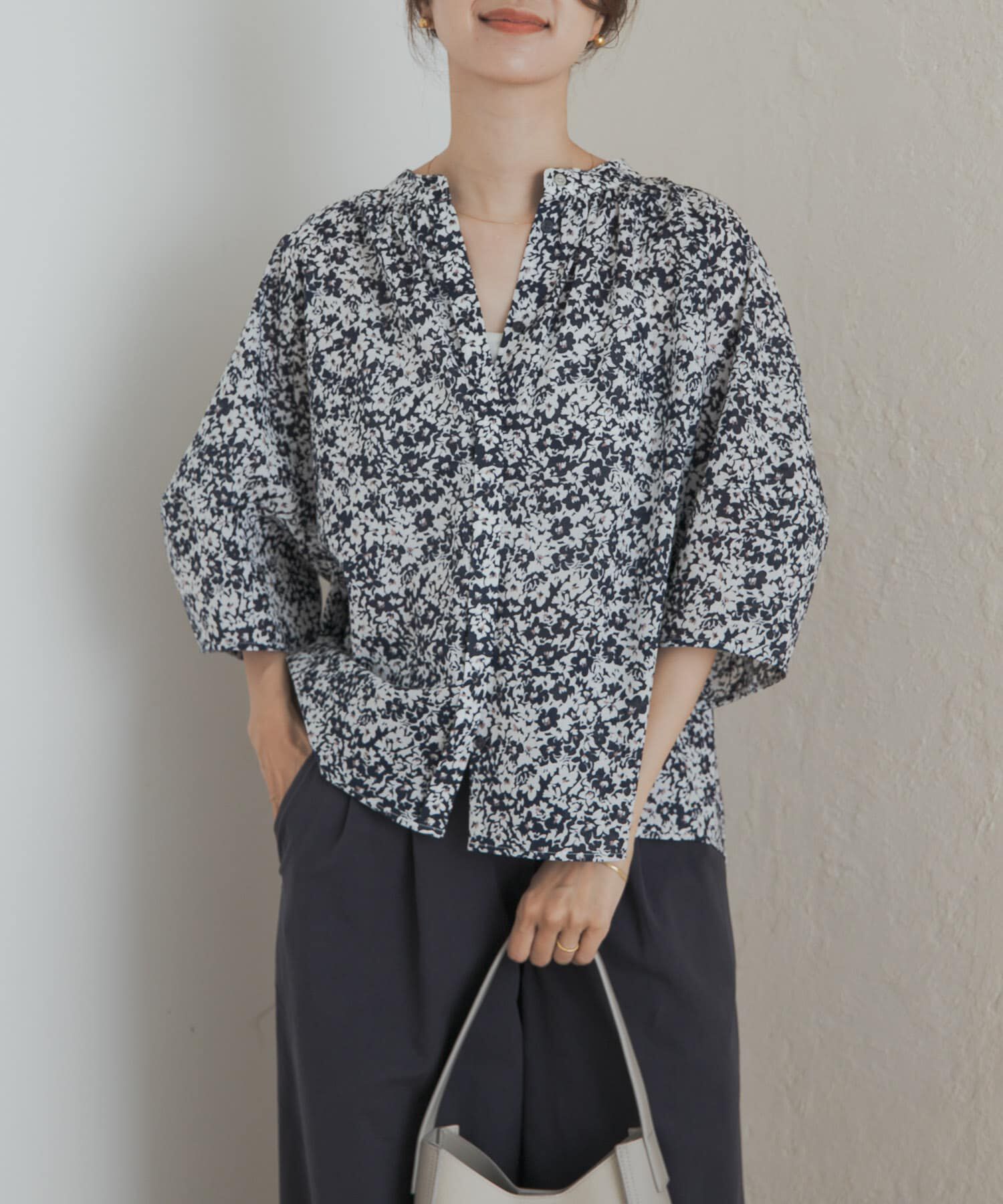 URBAN RESEARCH DOORS「フラワープリントドルマンブラウス」|シャツ・ブラウス|ブルー系その他