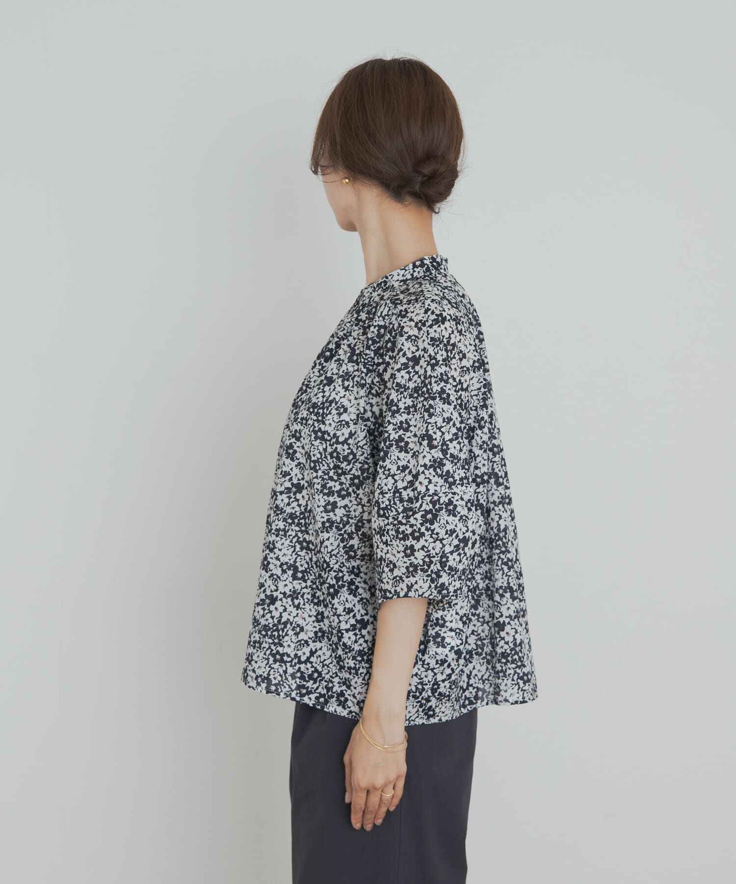 URBAN RESEARCH DOORS「フラワープリントドルマンブラウス」|シャツ・ブラウス|
