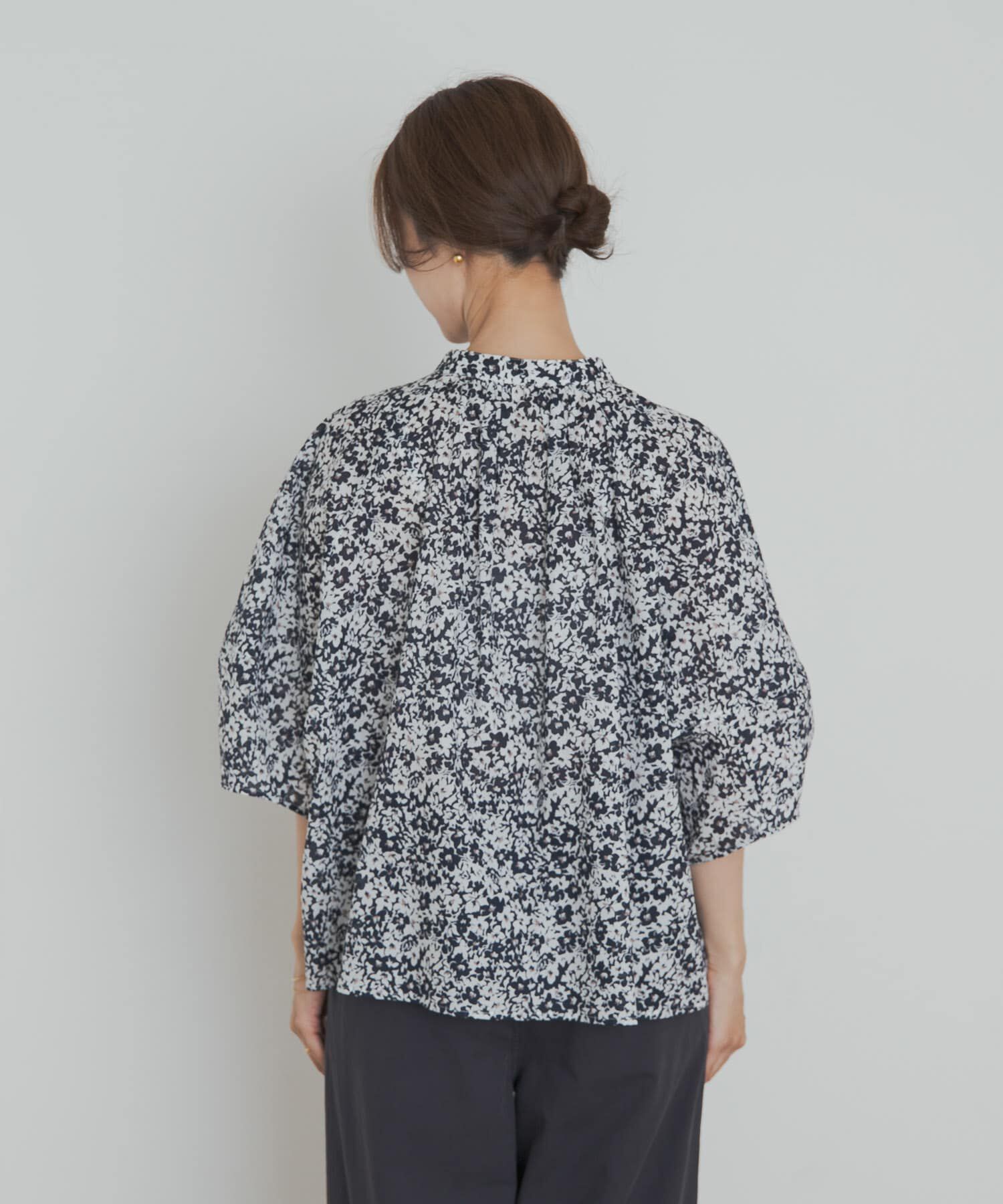 URBAN RESEARCH DOORS「フラワープリントドルマンブラウス」|シャツ・ブラウス|