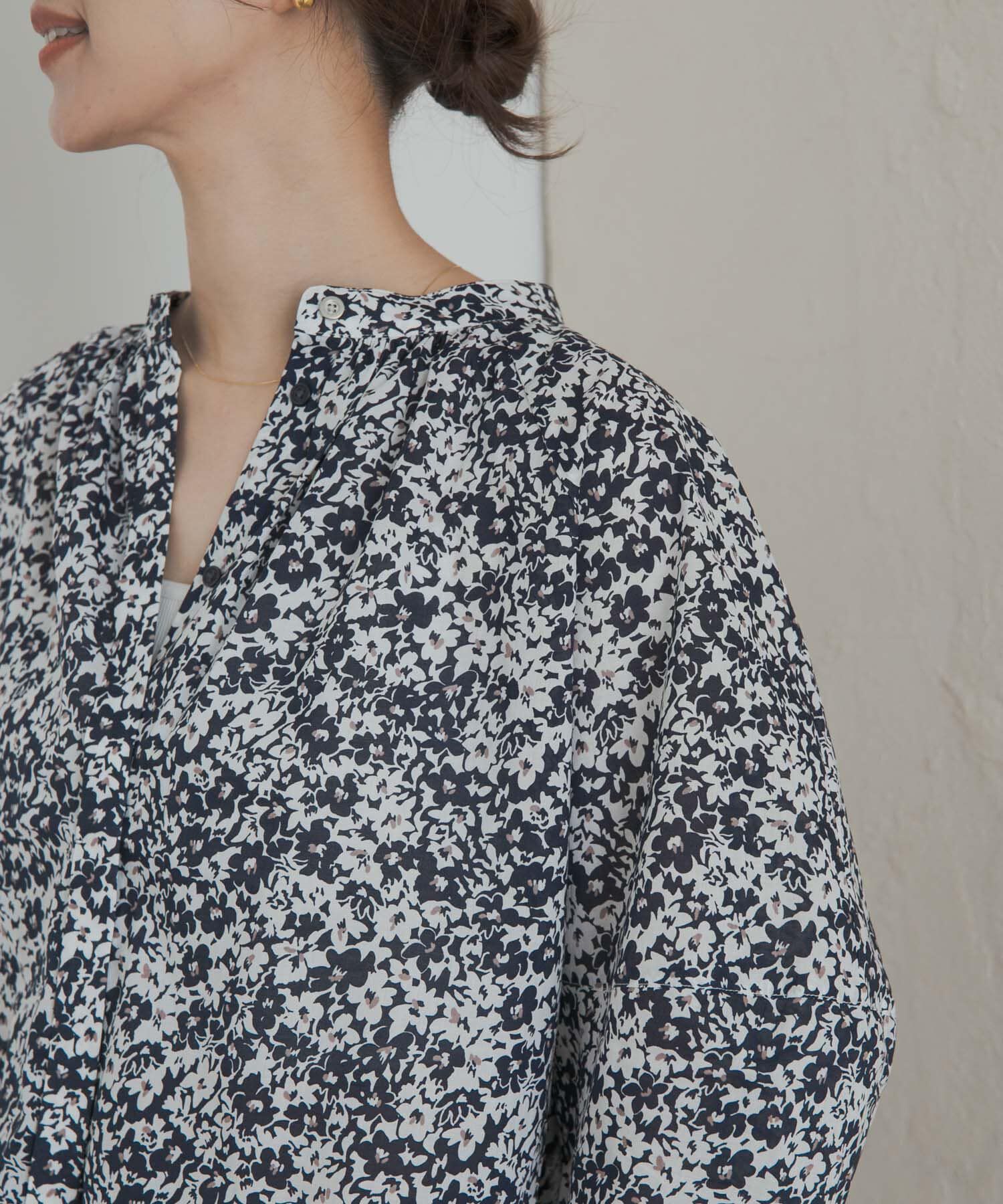 URBAN RESEARCH DOORS「フラワープリントドルマンブラウス」|シャツ・ブラウス|