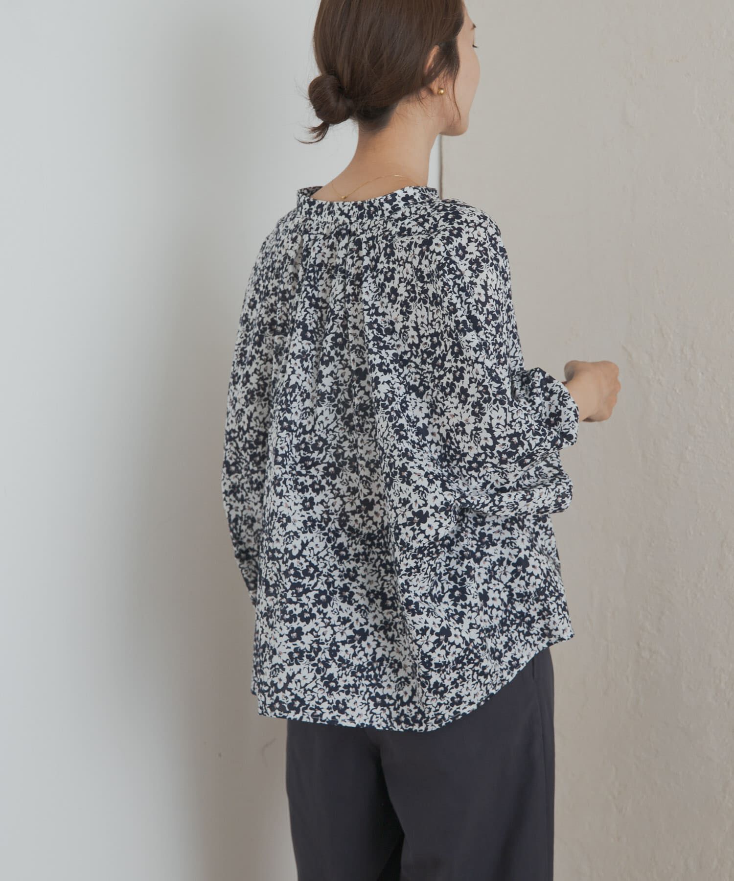 URBAN RESEARCH DOORS「フラワープリントドルマンブラウス」|シャツ・ブラウス|