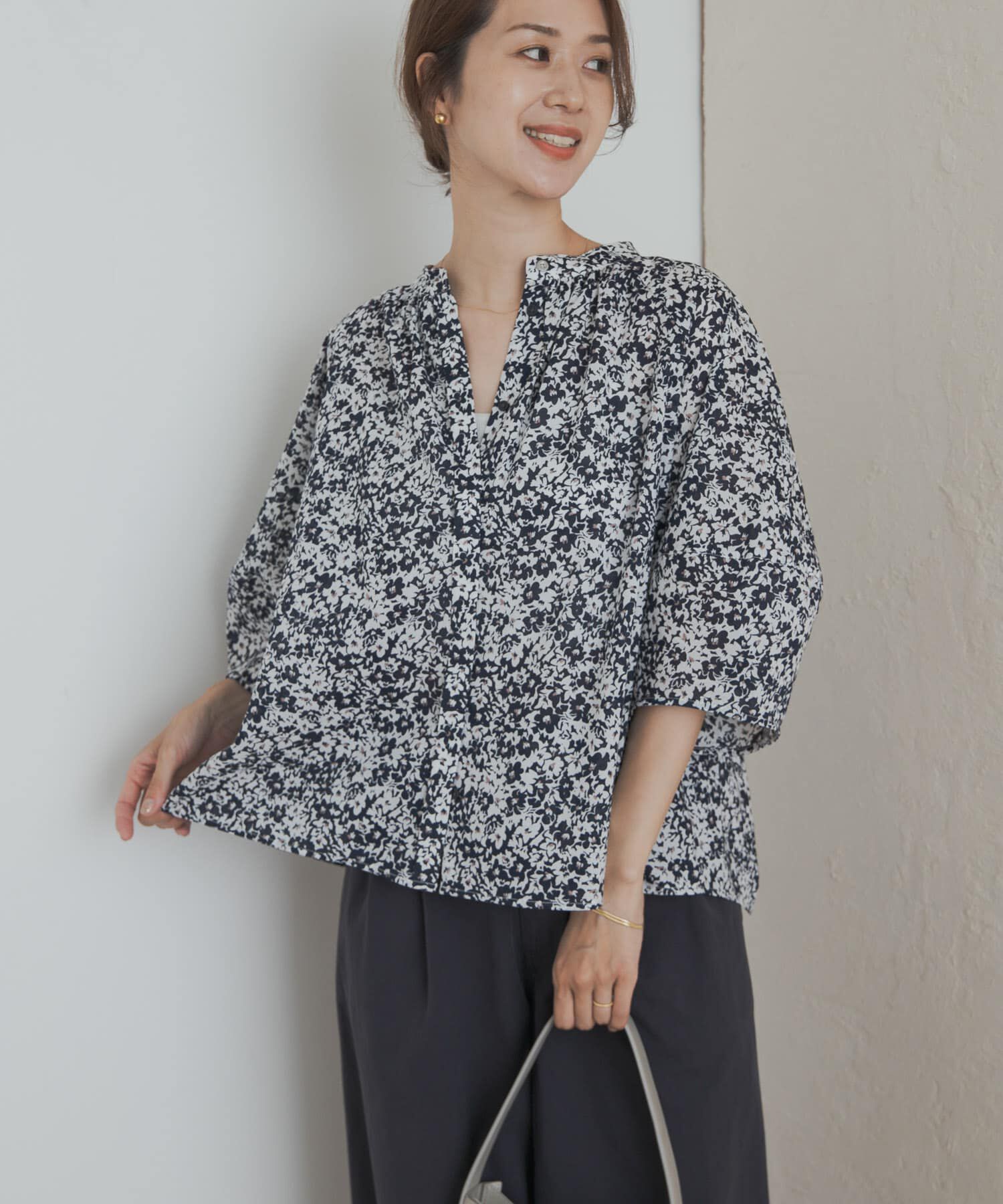 URBAN RESEARCH DOORS「フラワープリントドルマンブラウス」|シャツ・ブラウス|