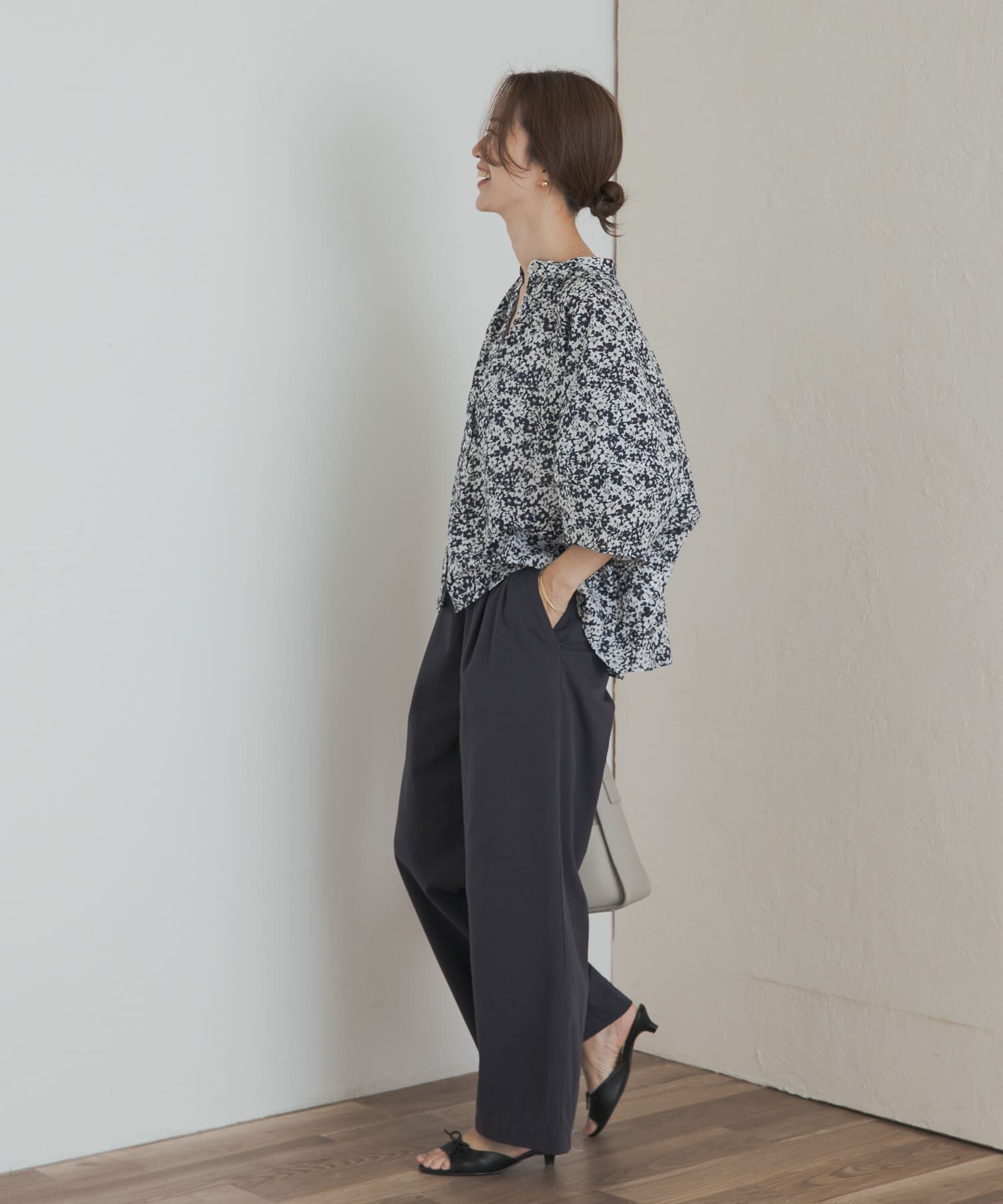 URBAN RESEARCH DOORS「フラワープリントドルマンブラウス」|シャツ・ブラウス|