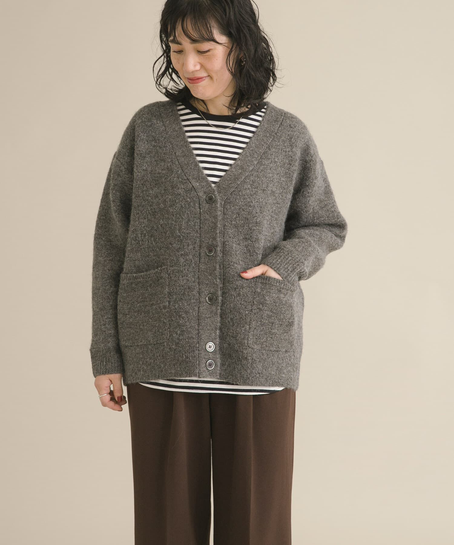 URBAN RESEARCH DOORS「『WEB/一部店舗限定』ダブルフェイスVネックカーディガン」|カーディガン|チャコールグレー