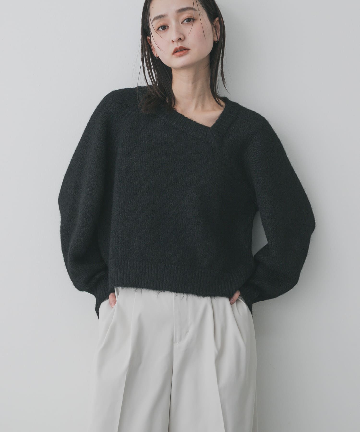 SENSE OF PLACE by URBAN RESEARCH「アシメネックニット」|ニット・セーター|ブラック