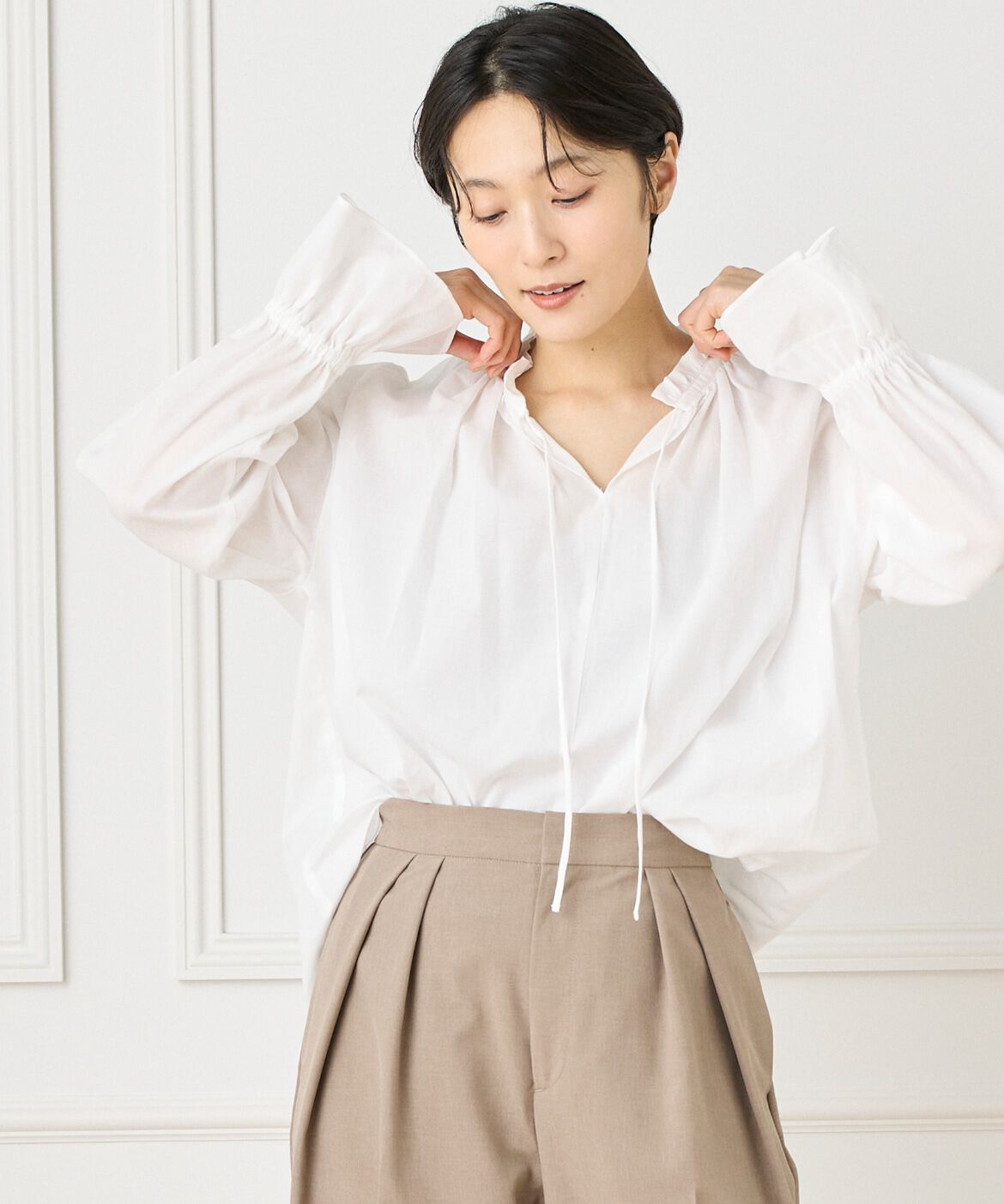 I.T.'S international「フリルカラーギャザーブラウス」|シャツ・ブラウス|オフホワイト1