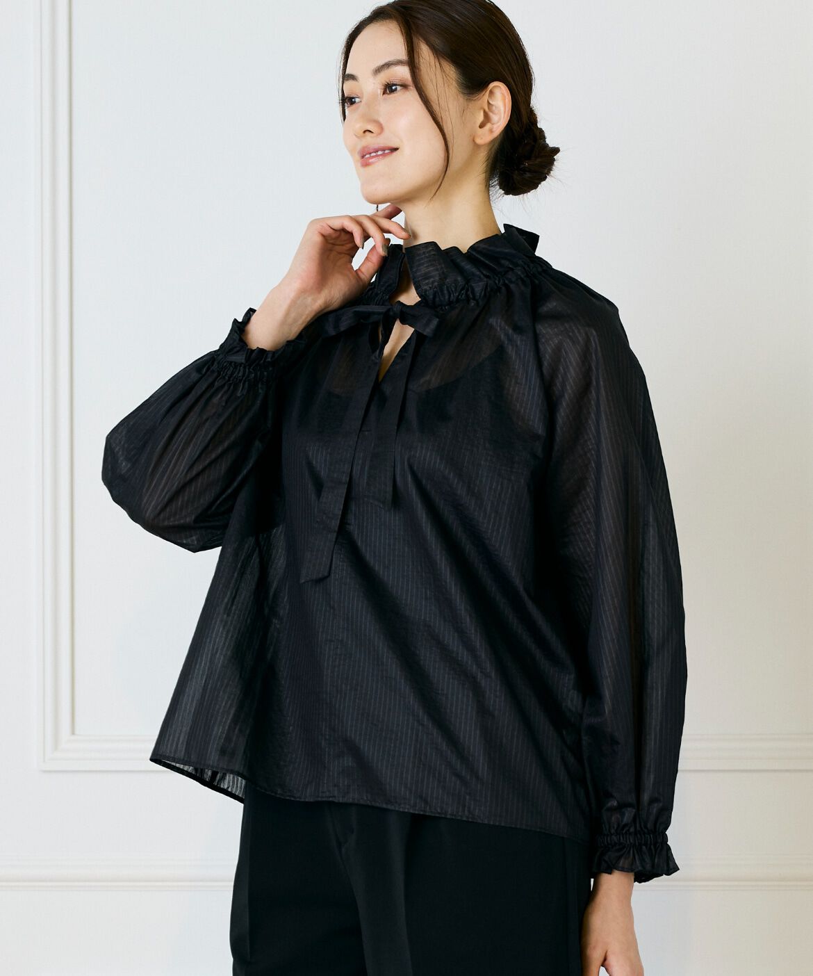 INED「《大きいサイズ》シャドーボーダーフリルボウタイブラウス」|シャツ・ブラウス|ブラック