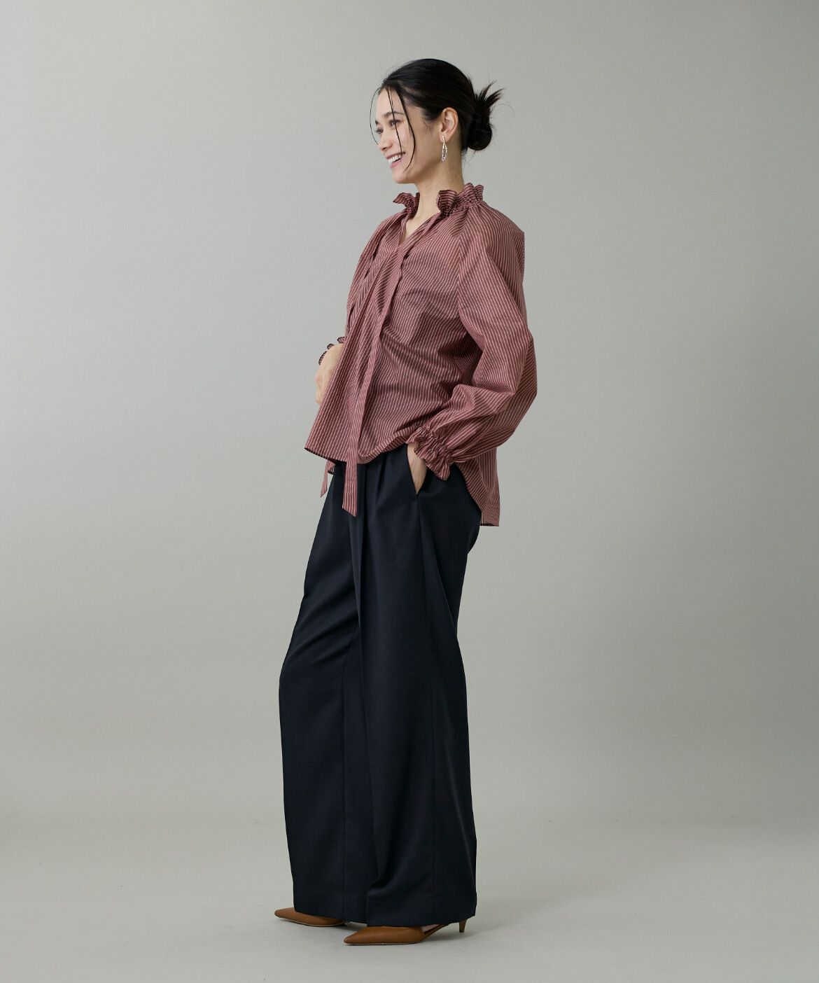 INED「《大きいサイズ》シャドーボーダーフリルボウタイブラウス」|シャツ・ブラウス|