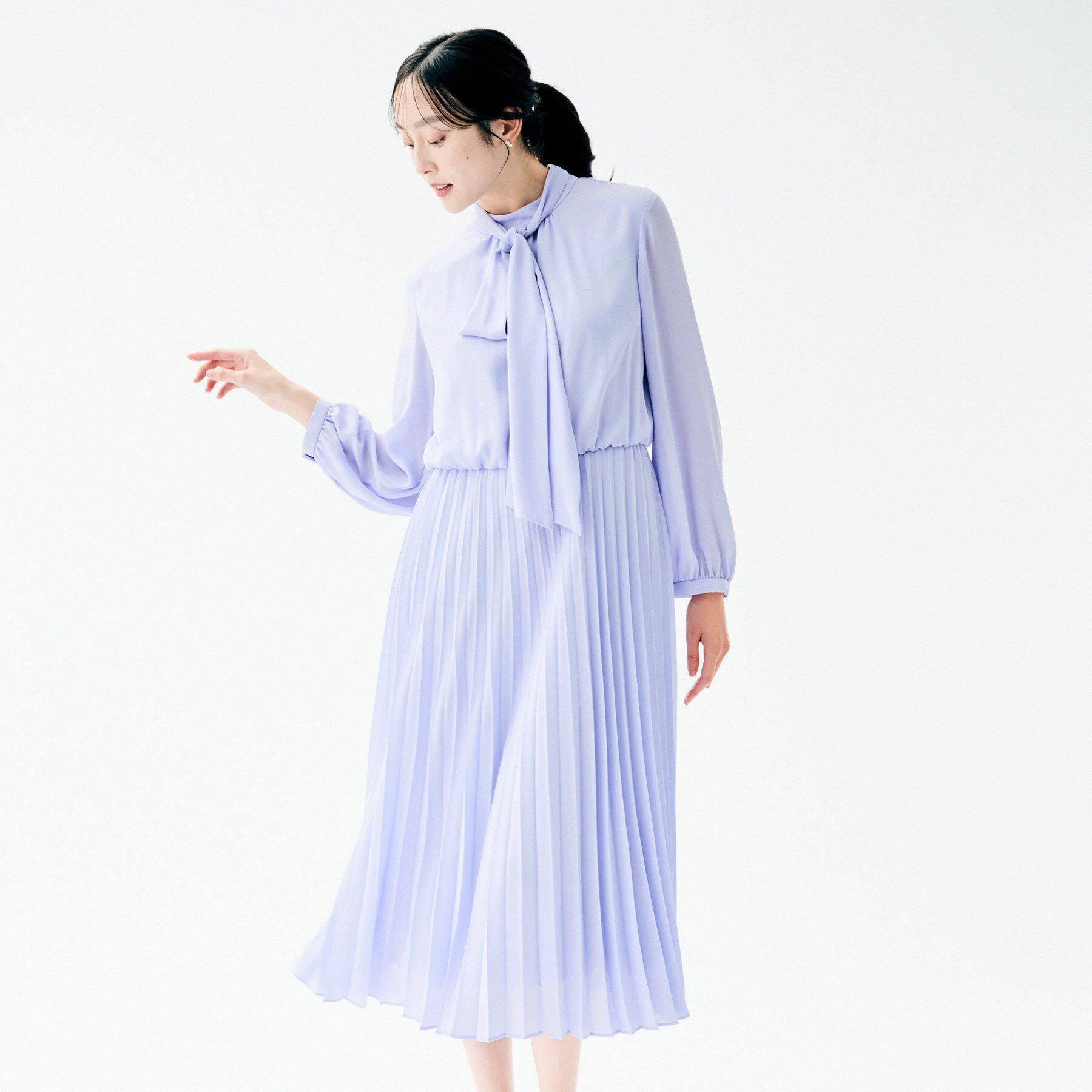 UNTITLED「ボウタイ プリーツワンピース」|ワンピース|サックスブルー(09