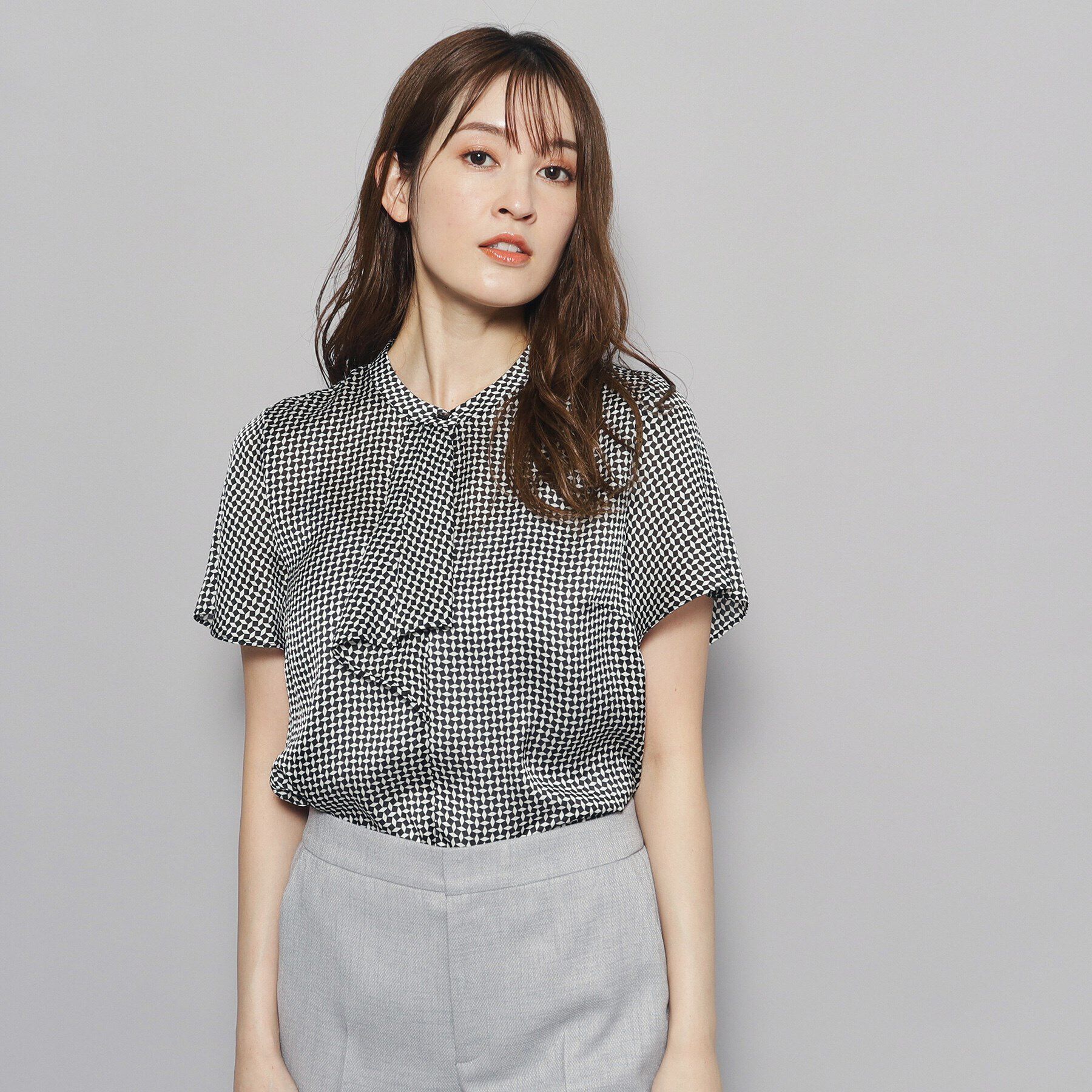 COUP DE CHANCE「【洗える／一枚着／ジャケットイン／通勤／幾何柄】女性らしいフリルデザインブラウス」|シャツ・ブラウス|ﾌﾞﾗｯｸ(119)