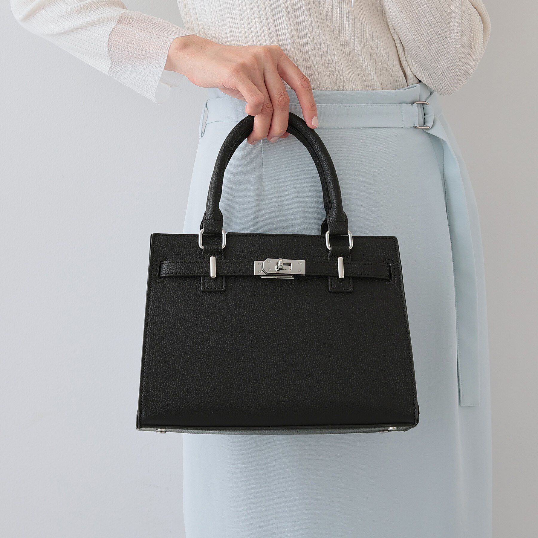 INDIVI「◆【合皮／フォーマル】ショルダー付きスクエアバッグ」|ショルダー・メッセンジャー|