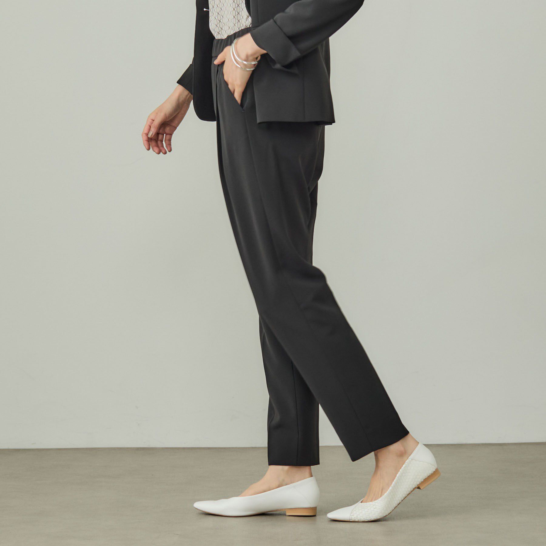 INDIVI「【洗える／UVケア】ストレッチ タックテーパードパンツ」|スーツ|