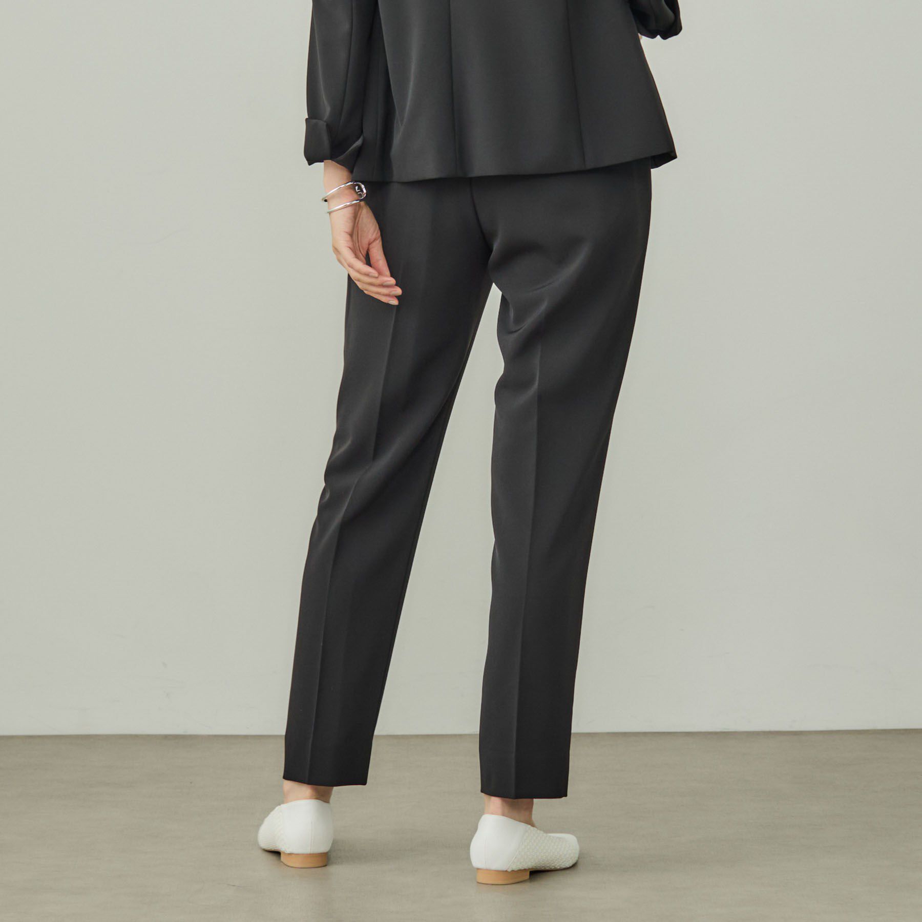 INDIVI「【洗える／UVケア】ストレッチ タックテーパードパンツ」|スーツ|