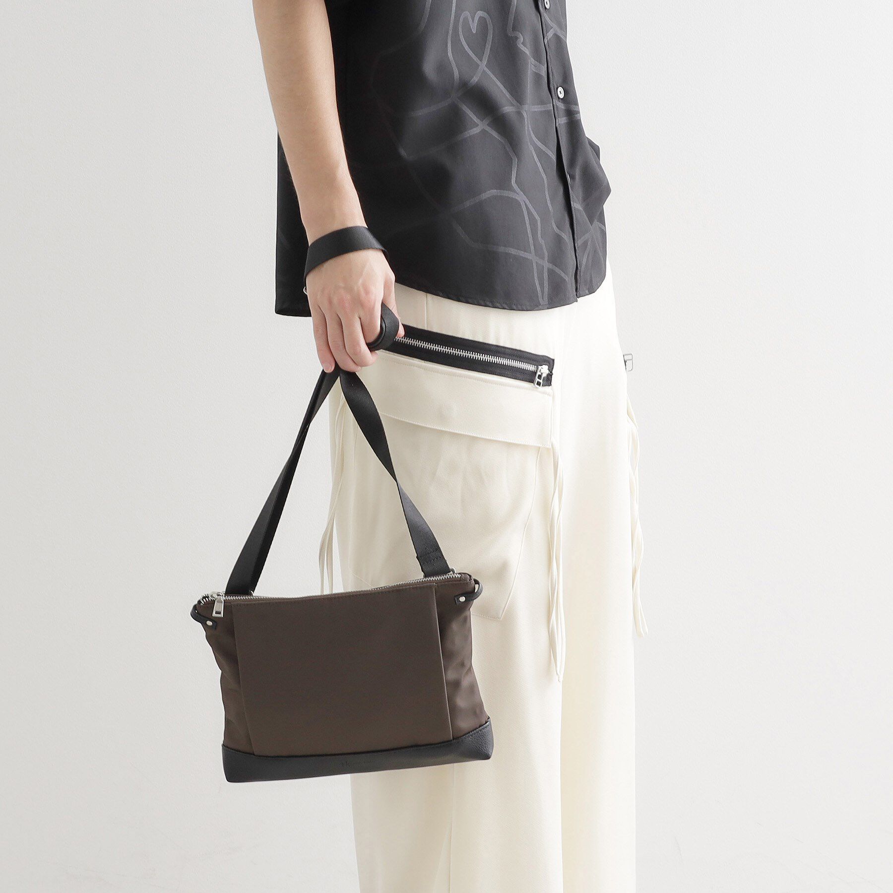 tk.TAKEO KIKUCHI「ナイロンサコッシュ」|ショルダー・メッセンジャー|ブラウン(044)