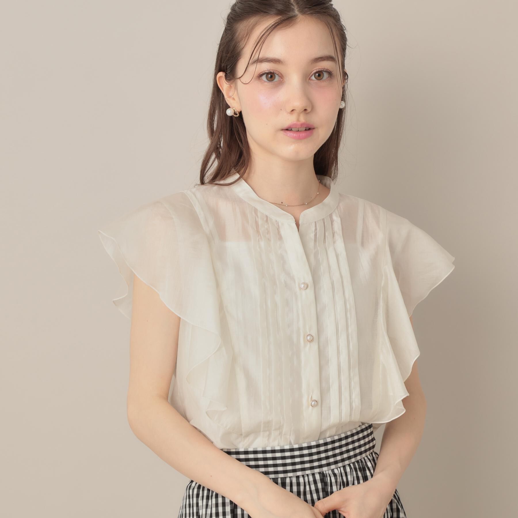 Couture broach「【洗える・オシャレな透け感】タックデザインフレア袖シアーブラウス」|シャツ・ブラウス|