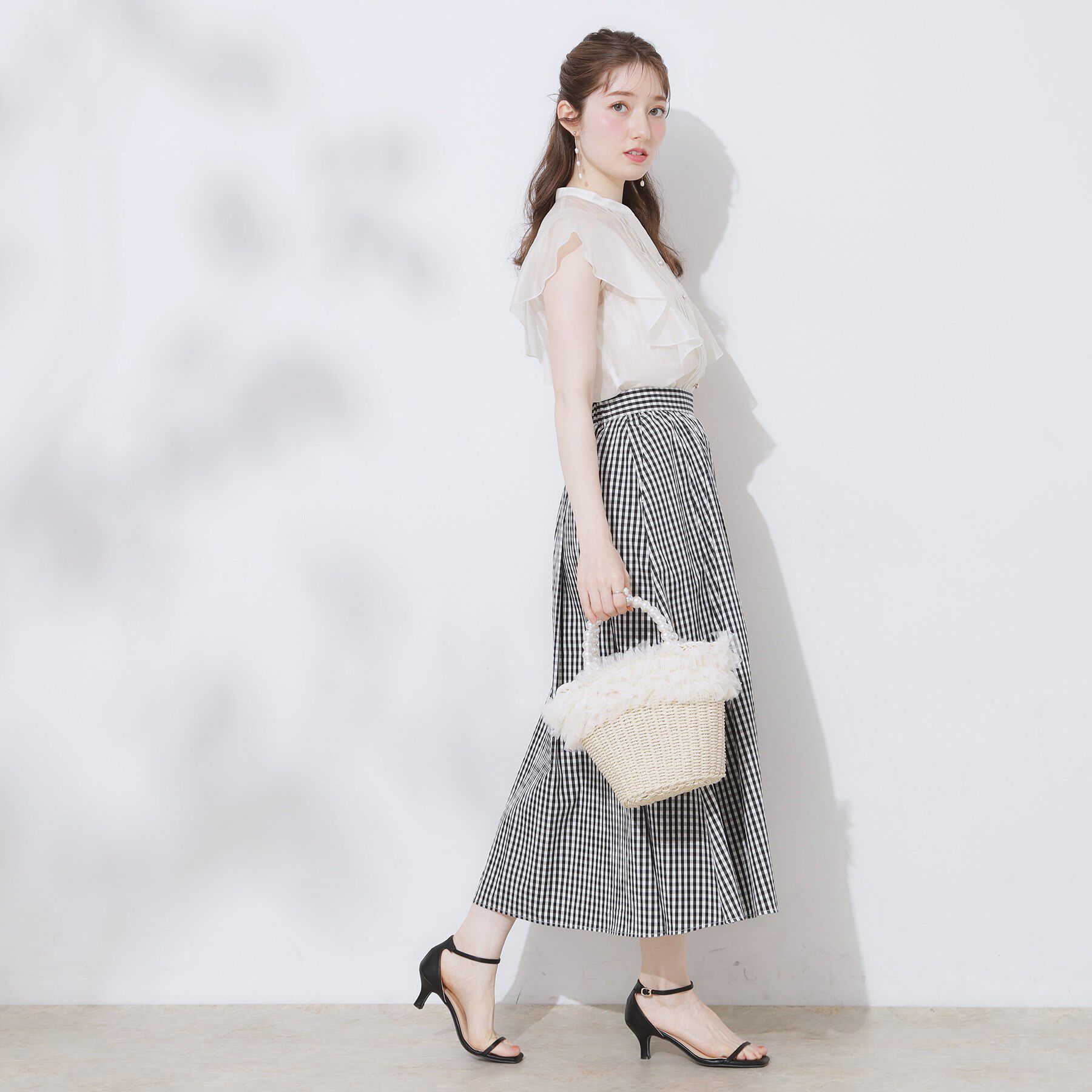 Couture broach「【洗える・オシャレな透け感】タックデザインフレア袖シアーブラウス」|シャツ・ブラウス|