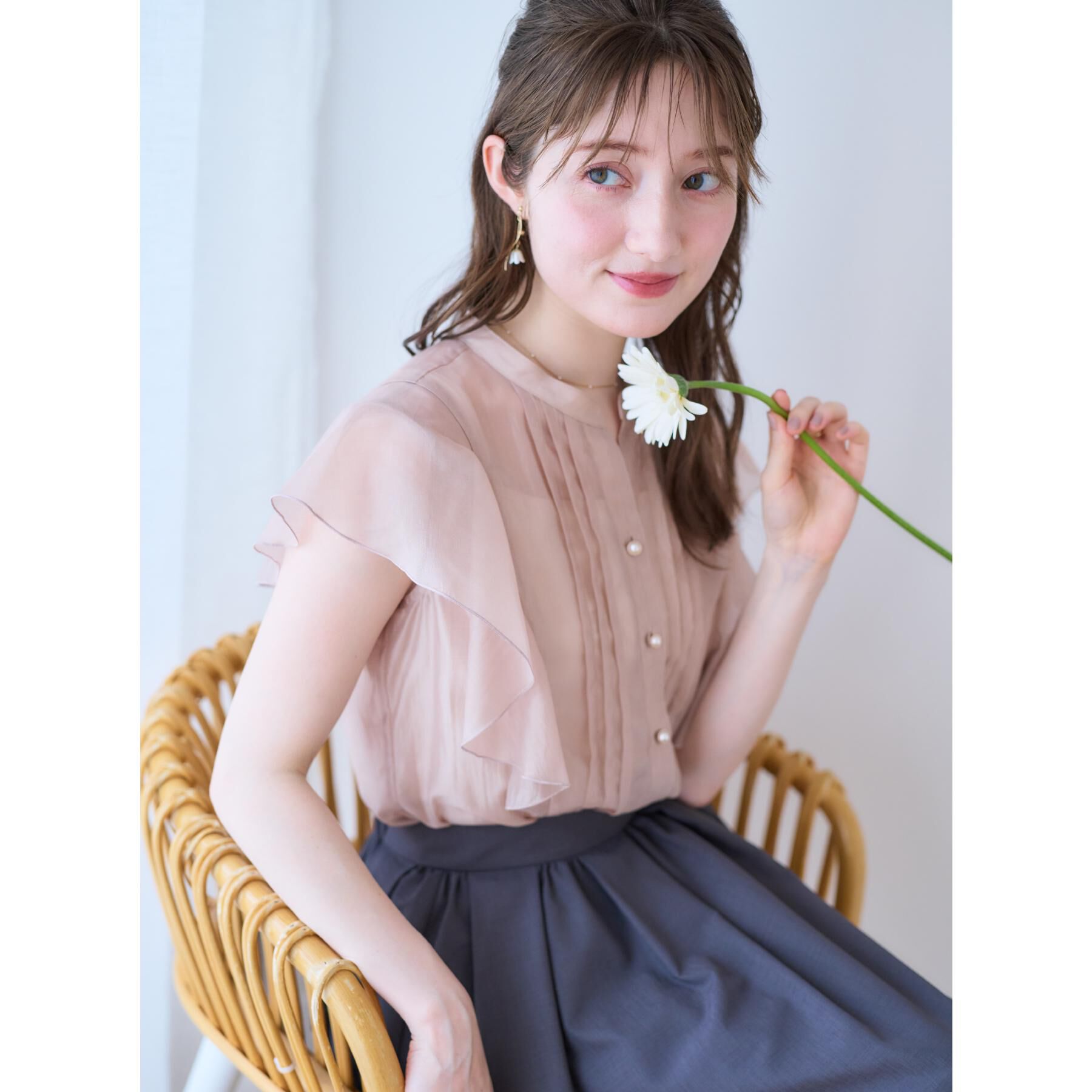 Couture broach「【洗える・オシャレな透け感】タックデザインフレア袖シアーブラウス」|シャツ・ブラウス|