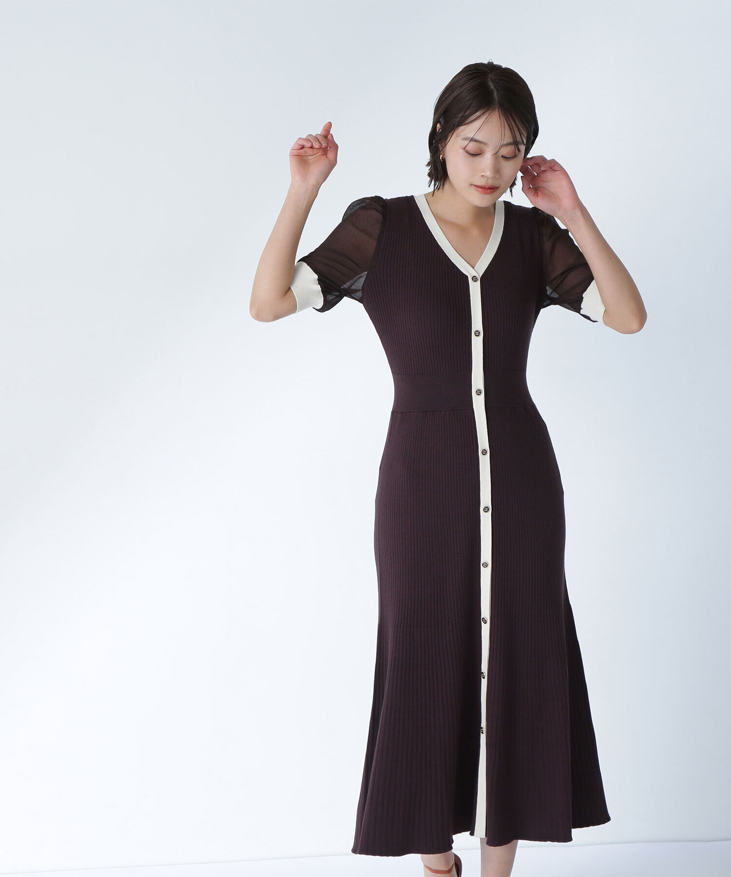  「シアースリーブバイカラーニットワンピース」|ワンピース|ブラウン&times;オ  2