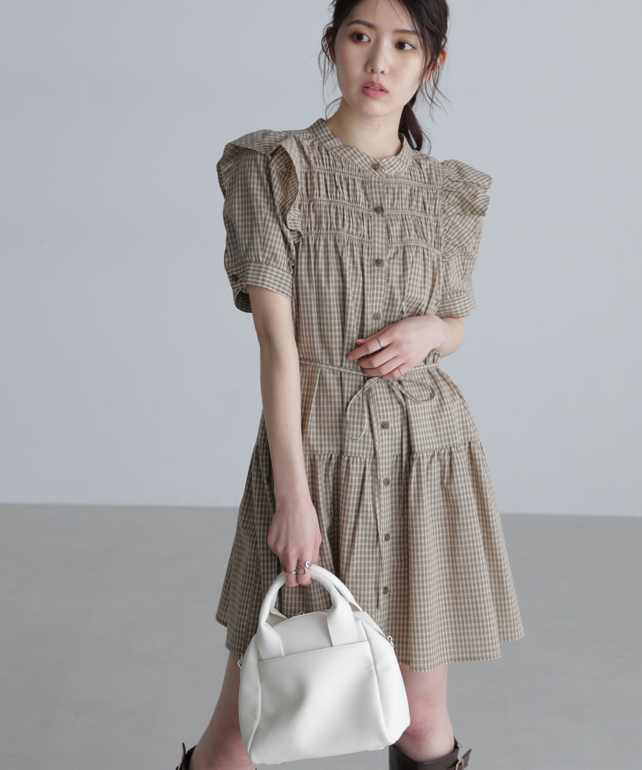  「ミニチェック肩フリルティアードミニワンピース」|ワンピース|